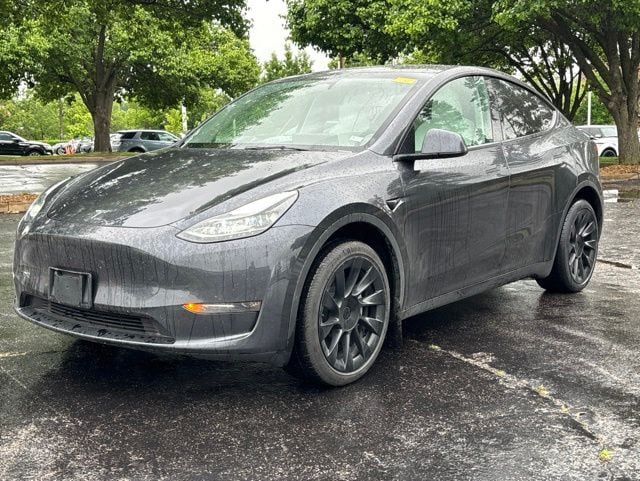 Used 2024 Tesla Model Y Long Range with VIN 7SAYGDEEXRA279580 for sale in Creve Coeur, MO