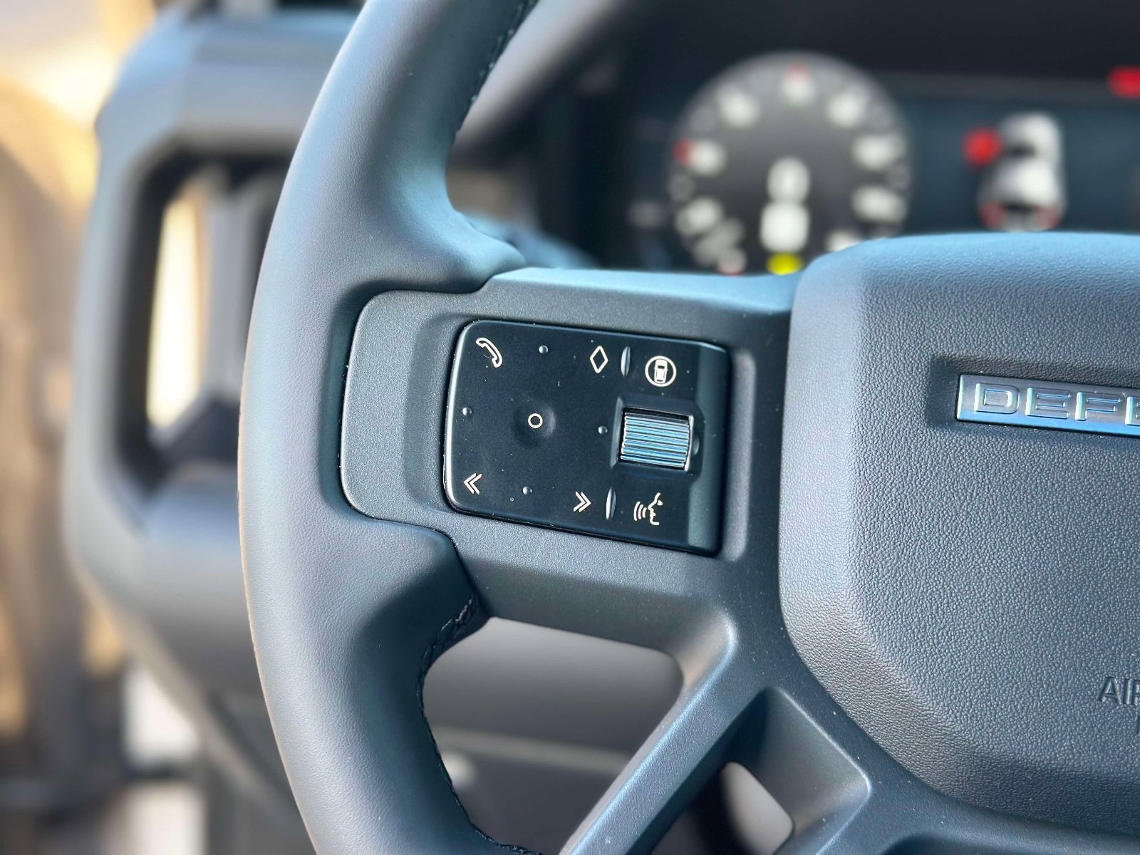 2026 Land Rover Defender X-Dynamic SE - Photo 22