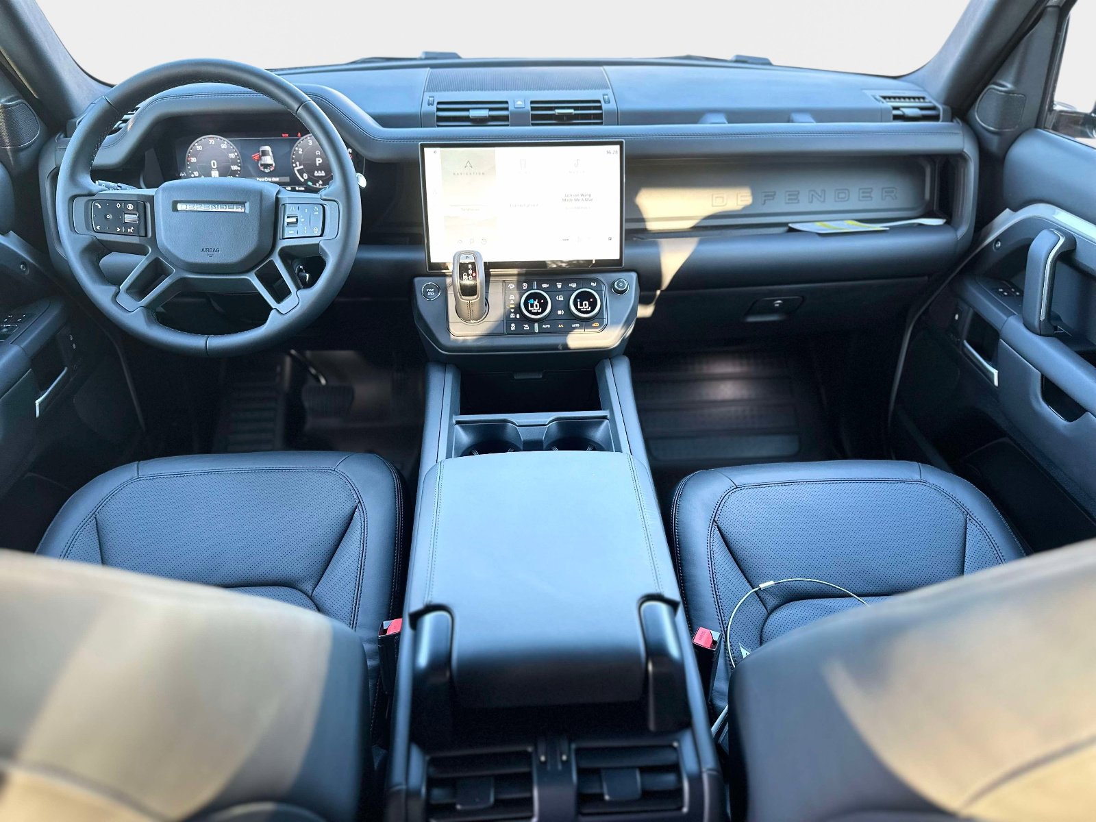 2026 Land Rover Defender X-Dynamic SE - Photo 11