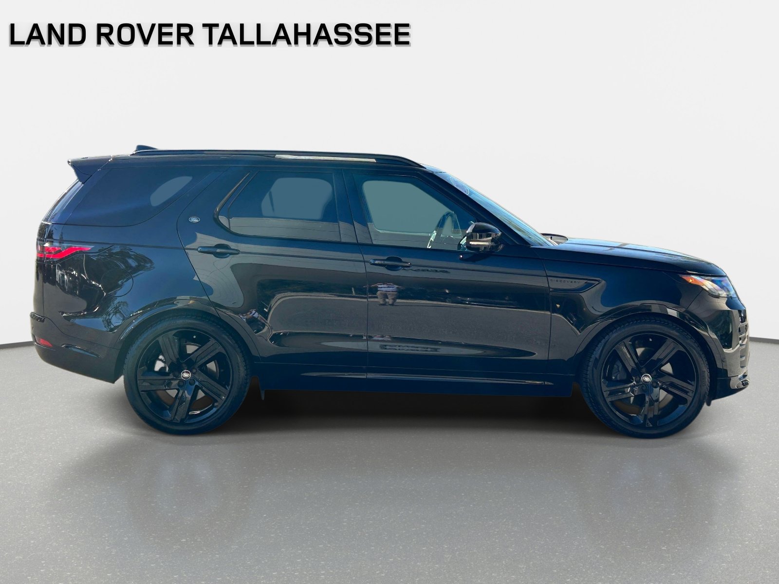 Used 2025 Land Rover Discovery P360 Dynamic SE SUV