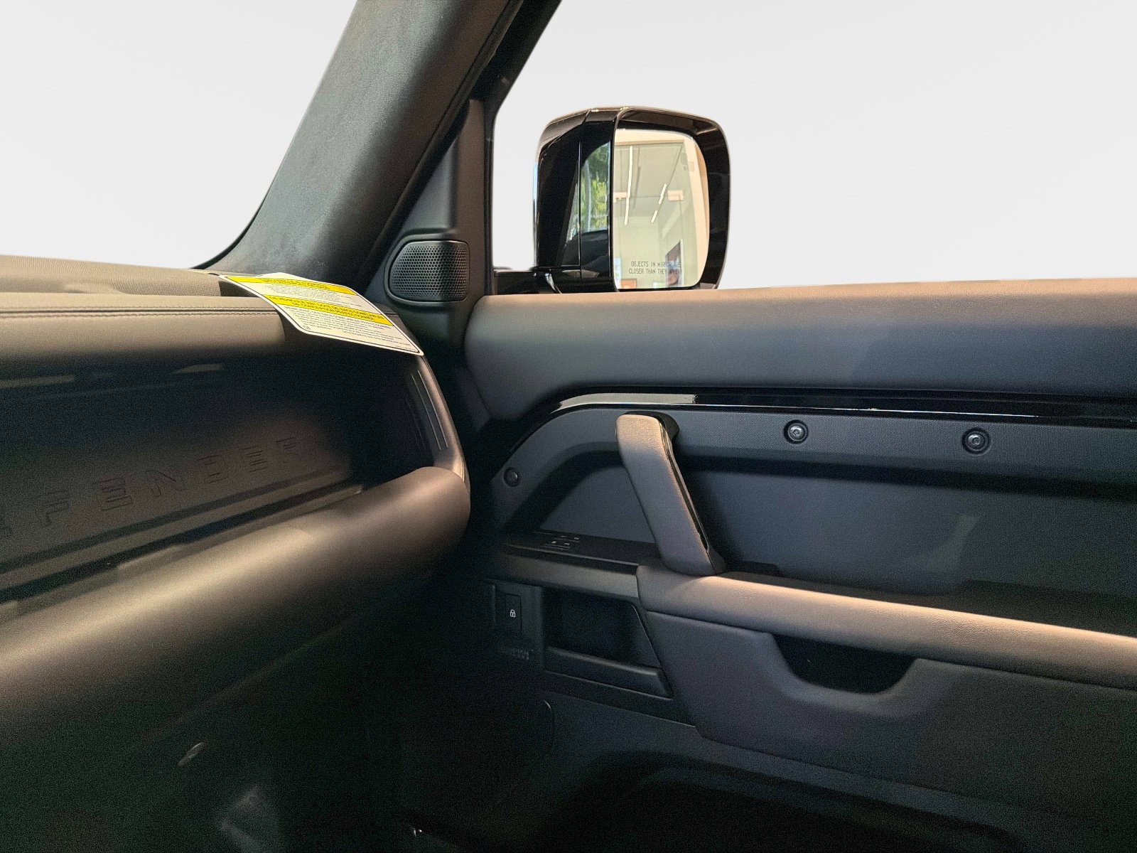 2026 Land Rover Defender OCTA Black - Photo 21