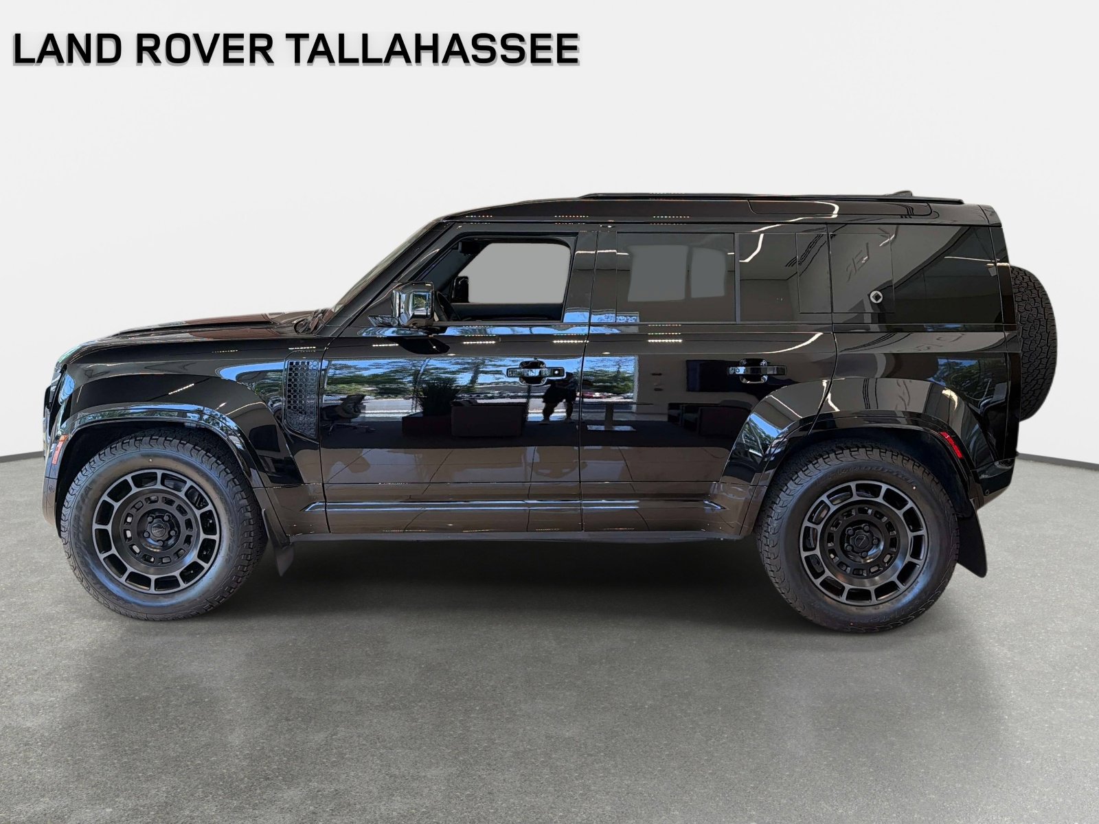2026 Land Rover Defender OCTA Black - Photo 8