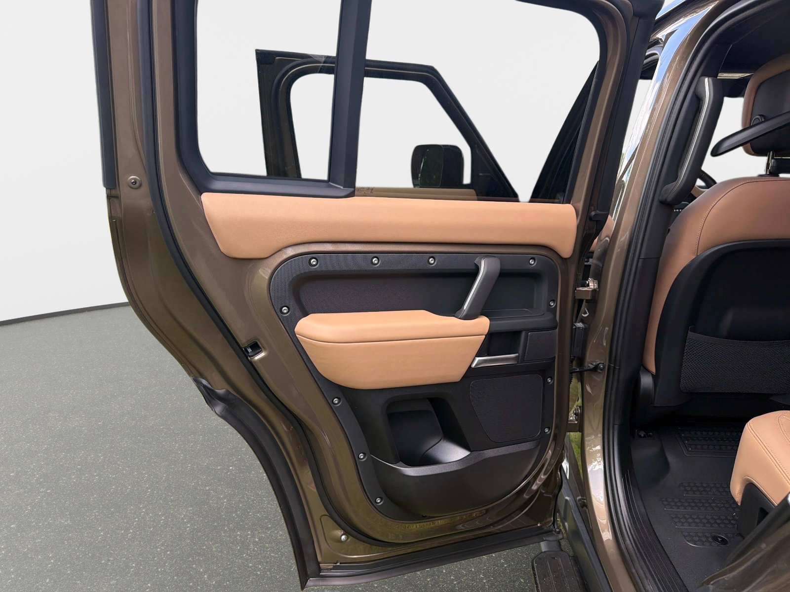 2026 Land Rover Defender S - Photo 12