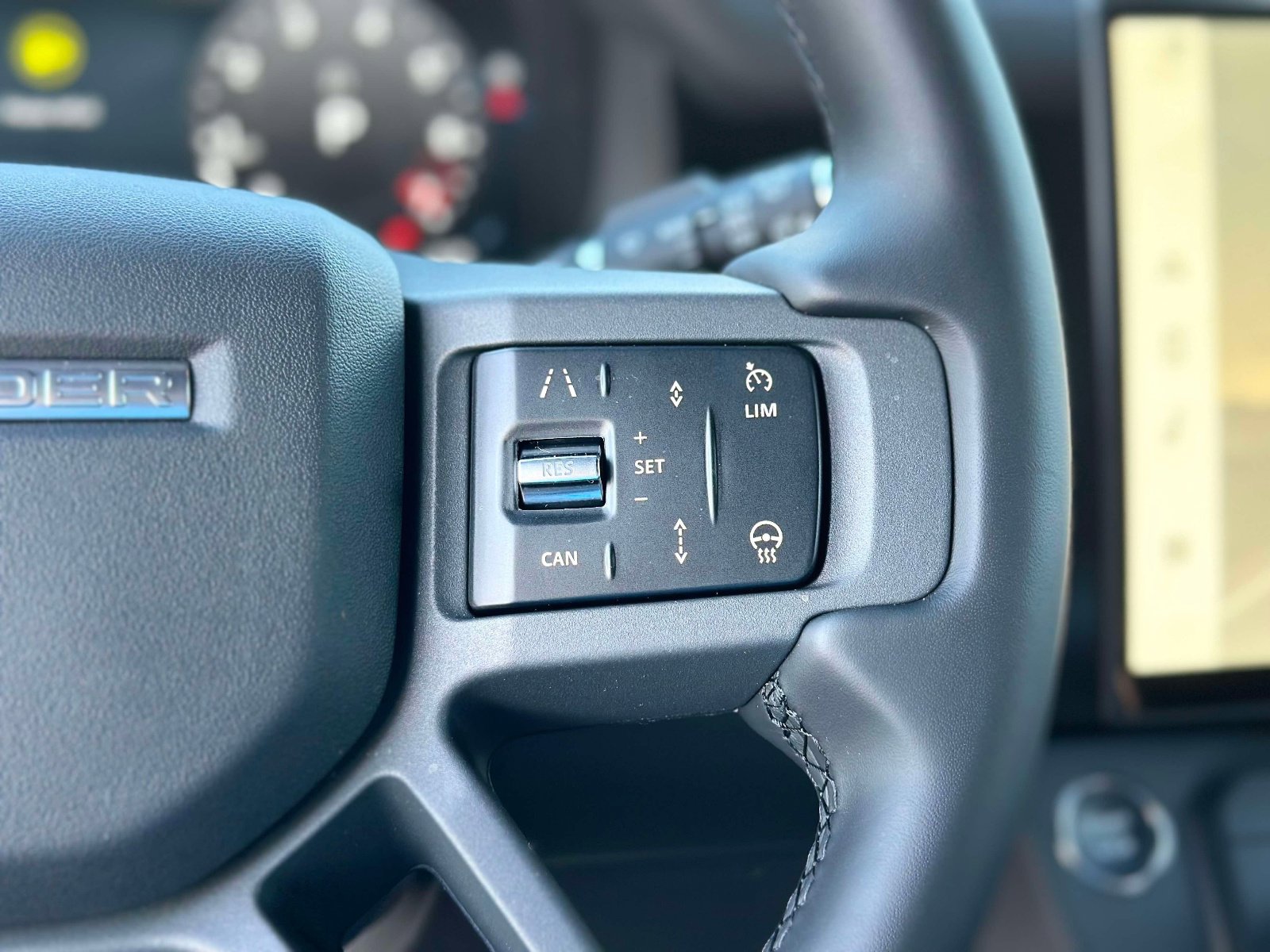 2026 Land Rover Defender X-Dynamic SE - Photo 21
