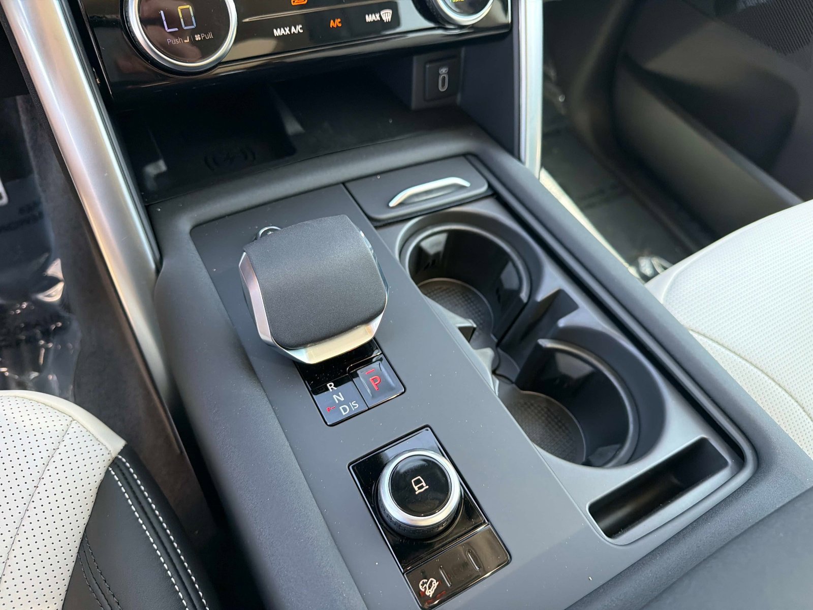 2026 Land Rover Discovery Dynamic SE - Photo 23