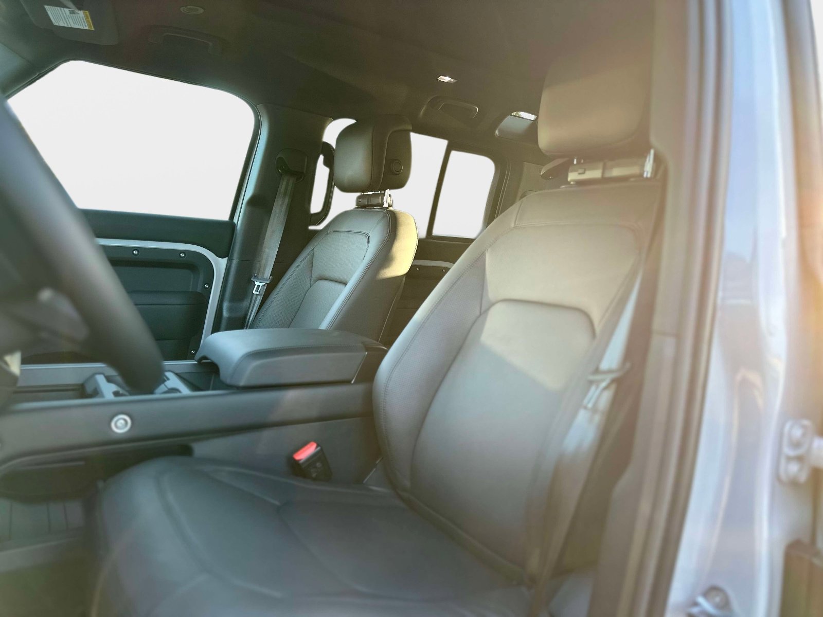 2026 Land Rover Defender X-Dynamic SE - Photo 15