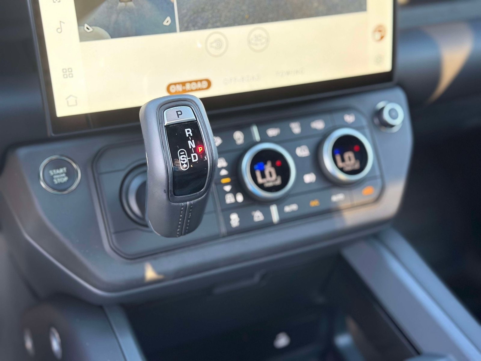 2026 Land Rover Defender X-Dynamic SE - Photo 18