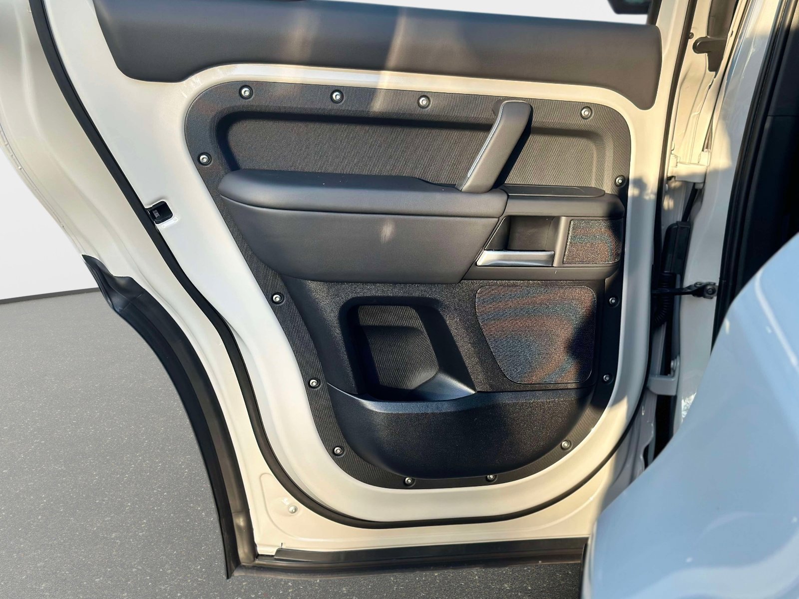 2026 Land Rover Defender X-Dynamic SE - Photo 8