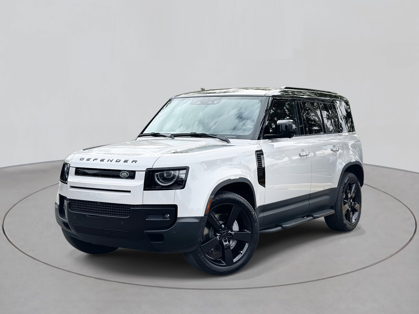 2026 Land Rover Defender S's photo