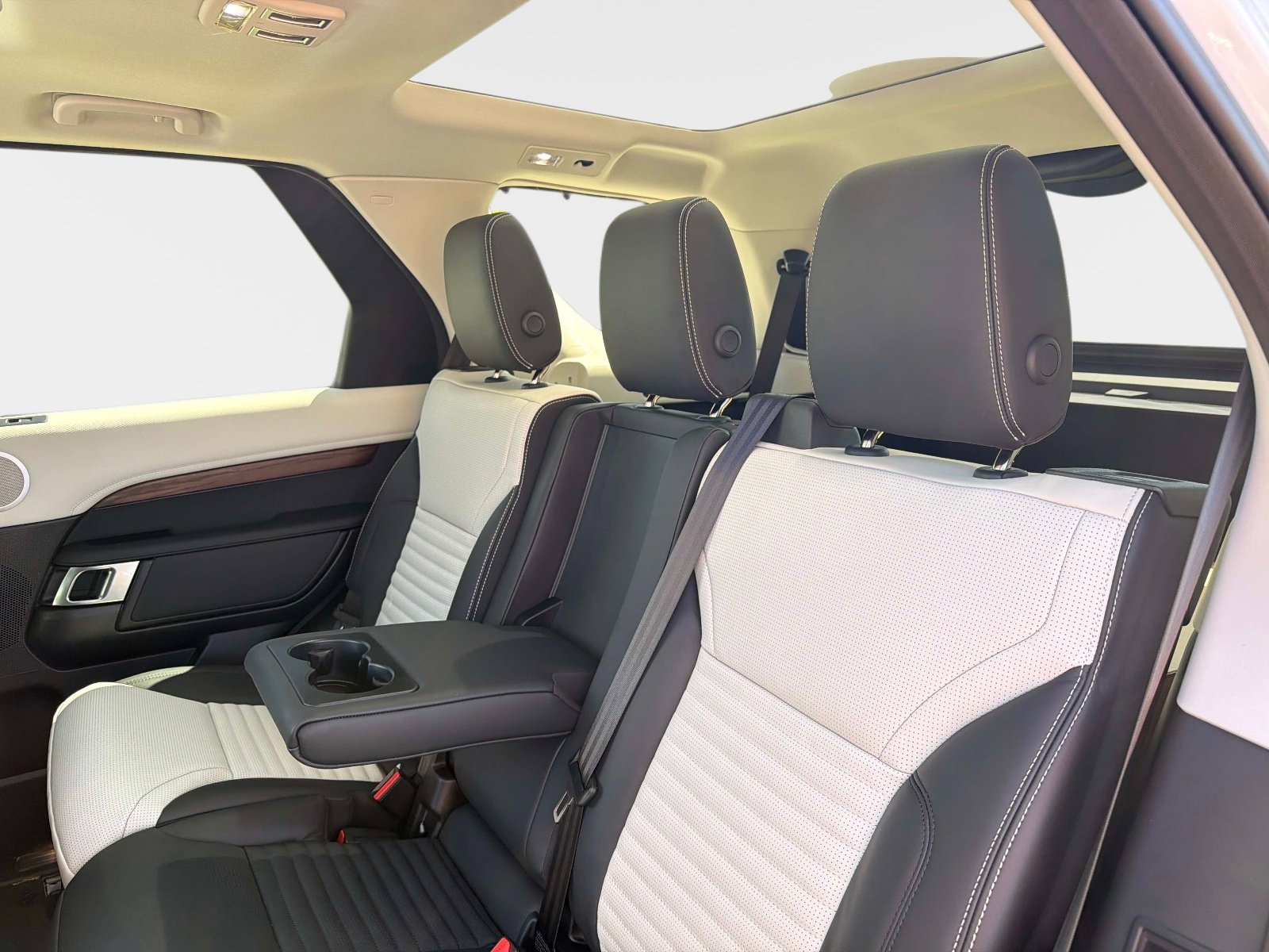 2026 Land Rover Discovery Dynamic SE - Photo 14