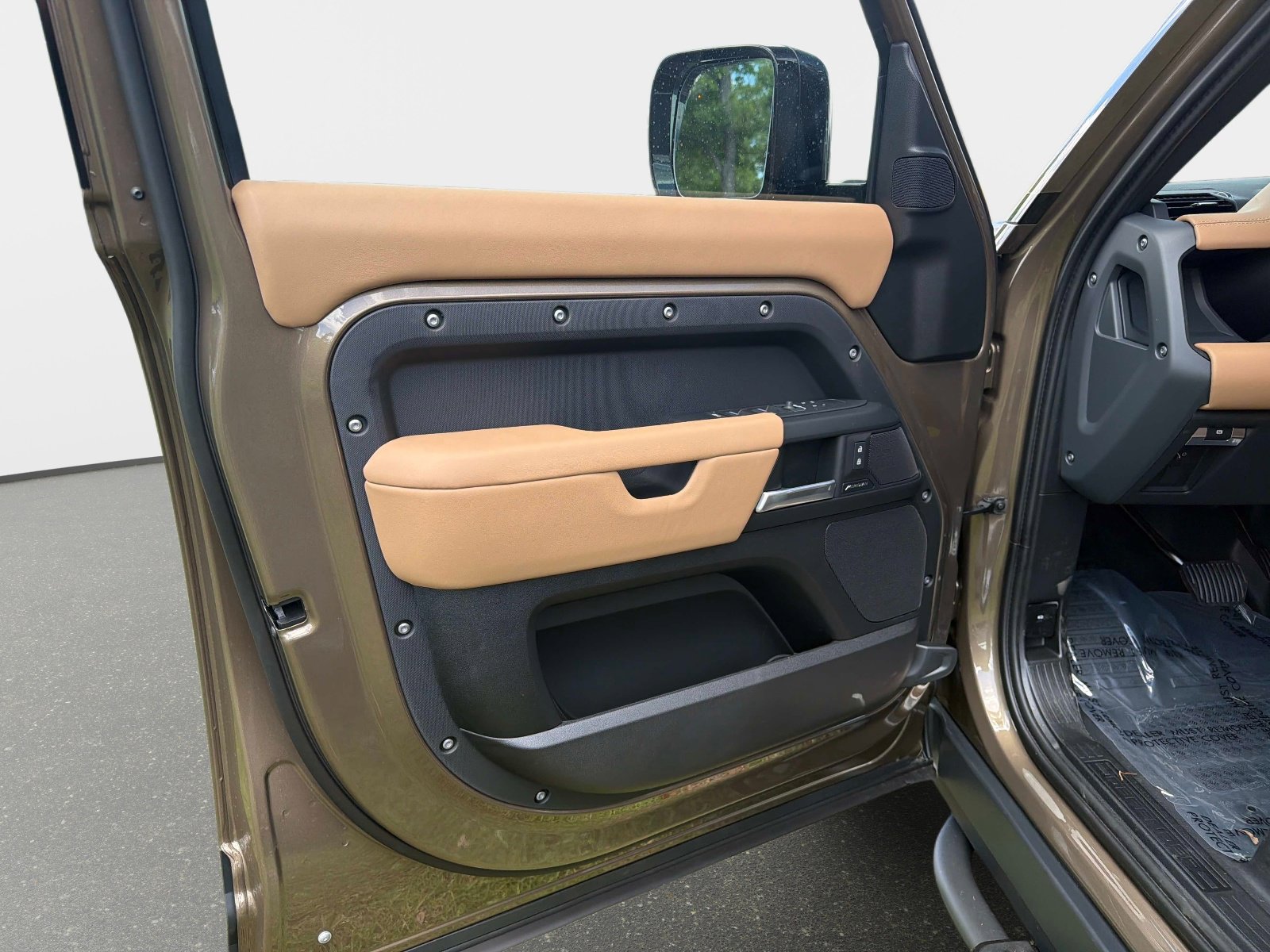 2026 Land Rover Defender S - Photo 17