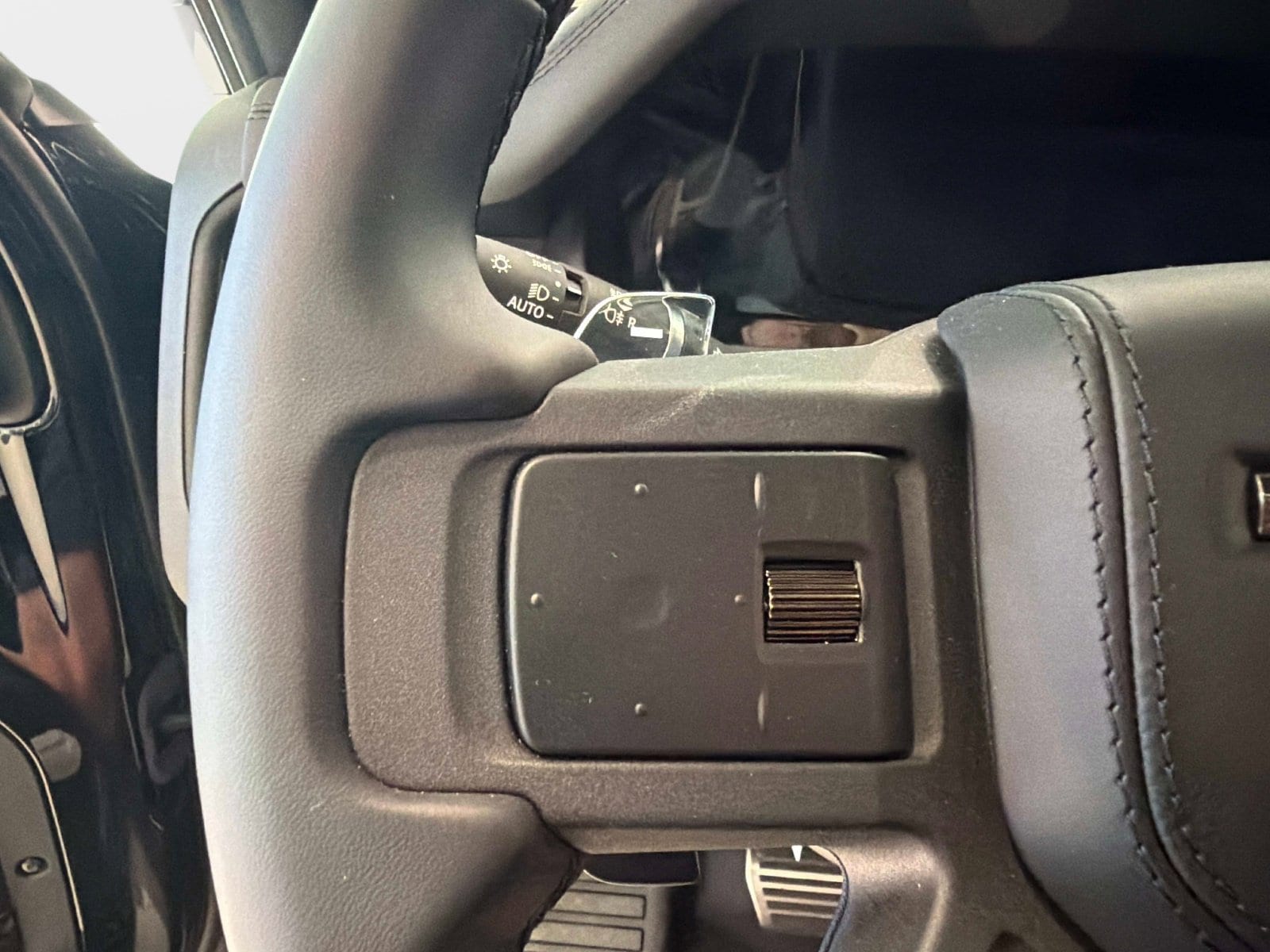 2026 Land Rover Defender OCTA Black - Photo 26