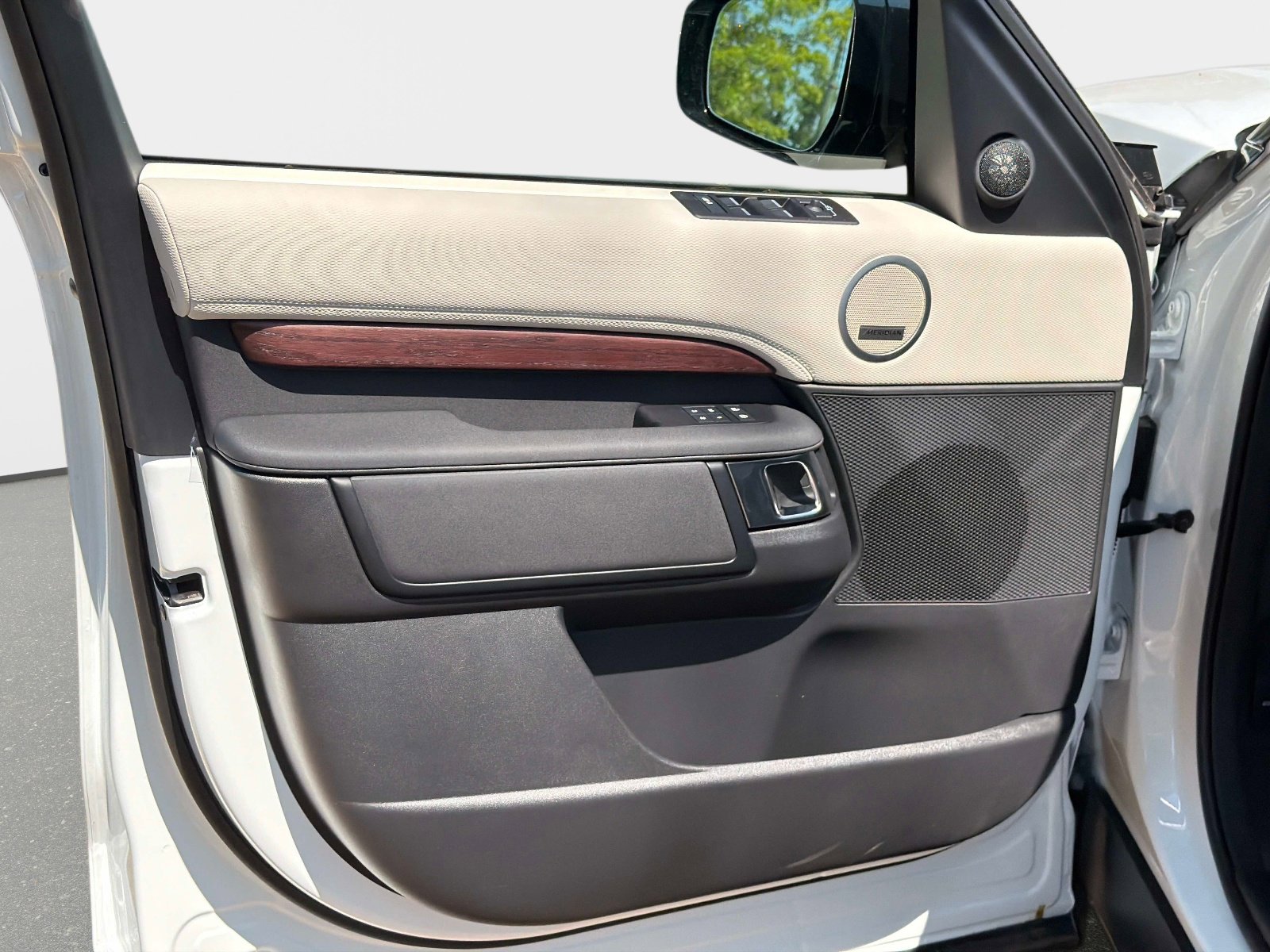 2026 Land Rover Discovery Dynamic SE - Photo 17