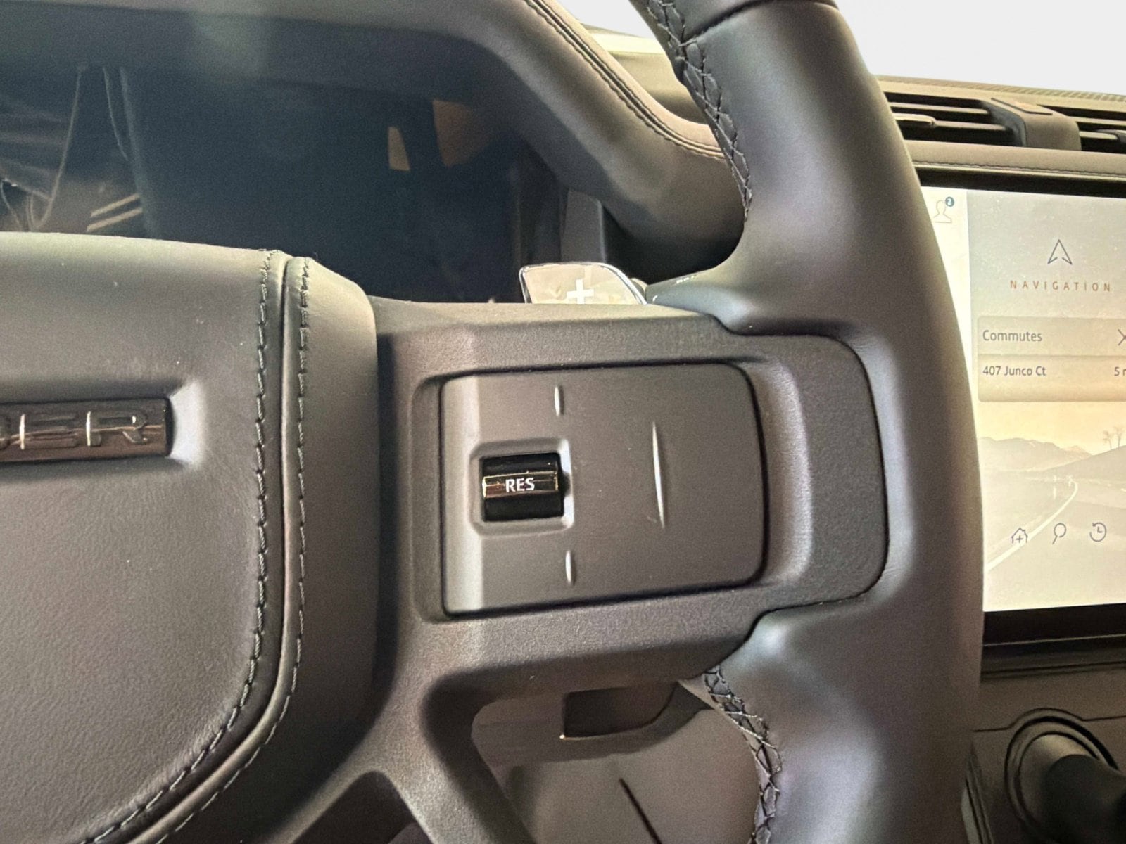 2026 Land Rover Defender OCTA Black - Photo 25