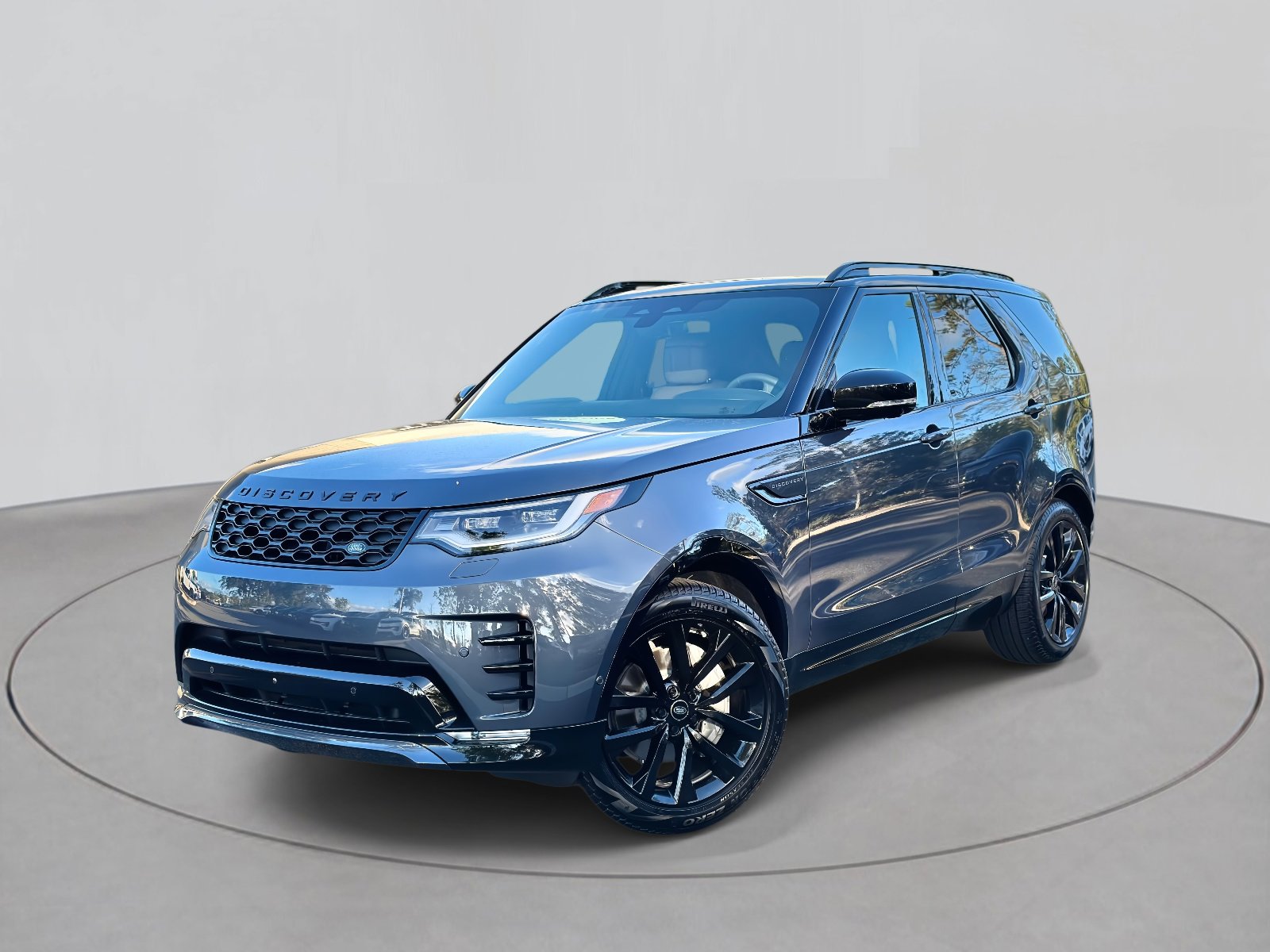 2026 Land Rover Discovery Dynamic SE SUV's photo