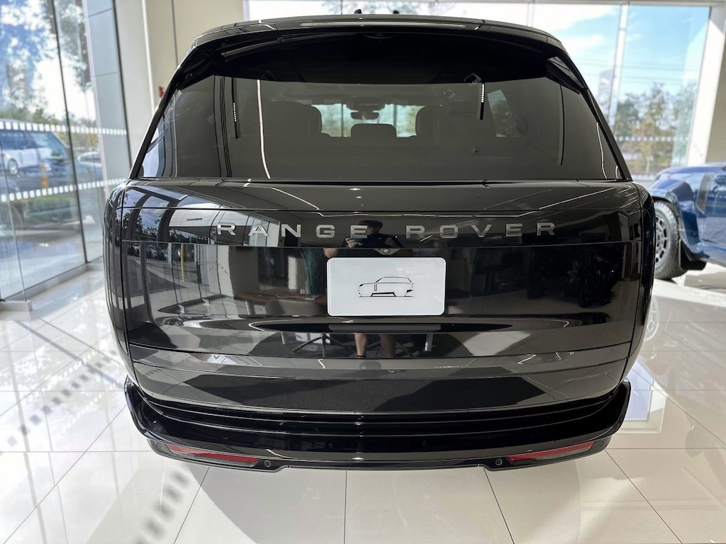 New 2025 Land Rover Range Rover SE P400 SE SWB