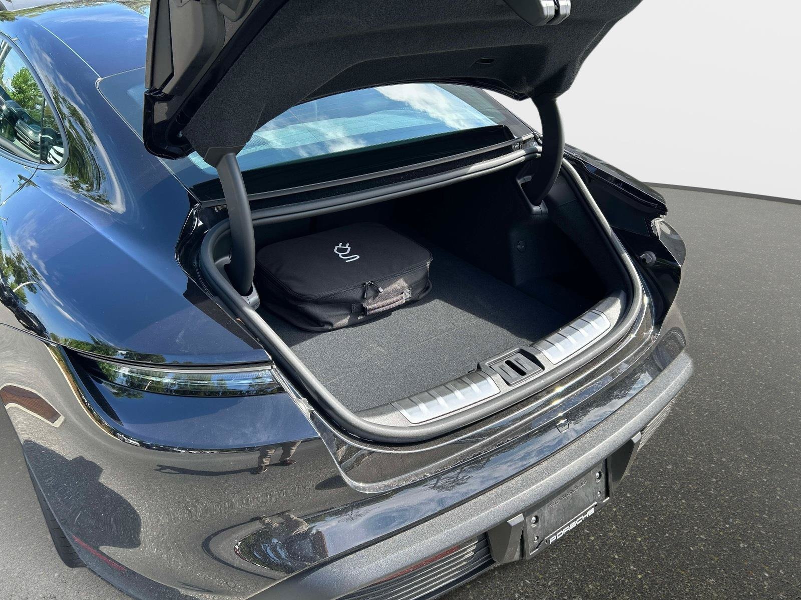 2025 Porsche Taycan Base - Photo 19