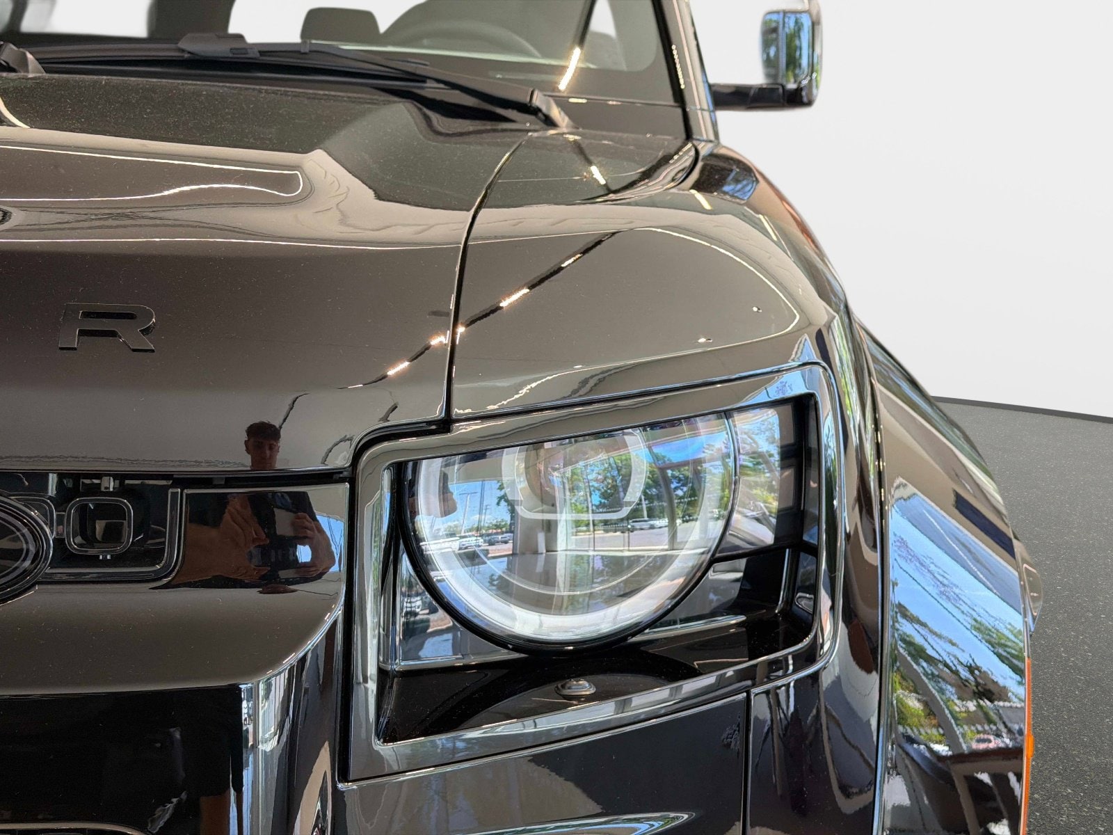 2026 Land Rover Defender OCTA Black - Photo 9