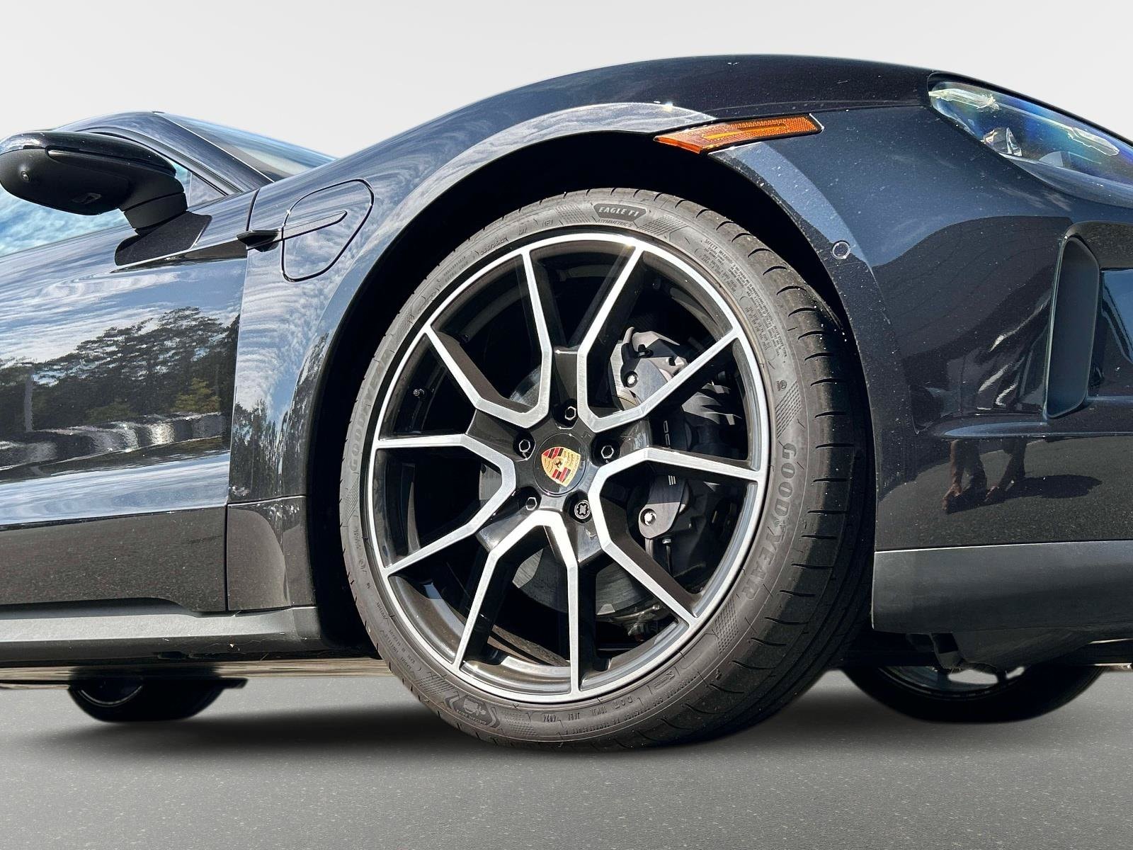 2025 Porsche Taycan Base - Photo 9
