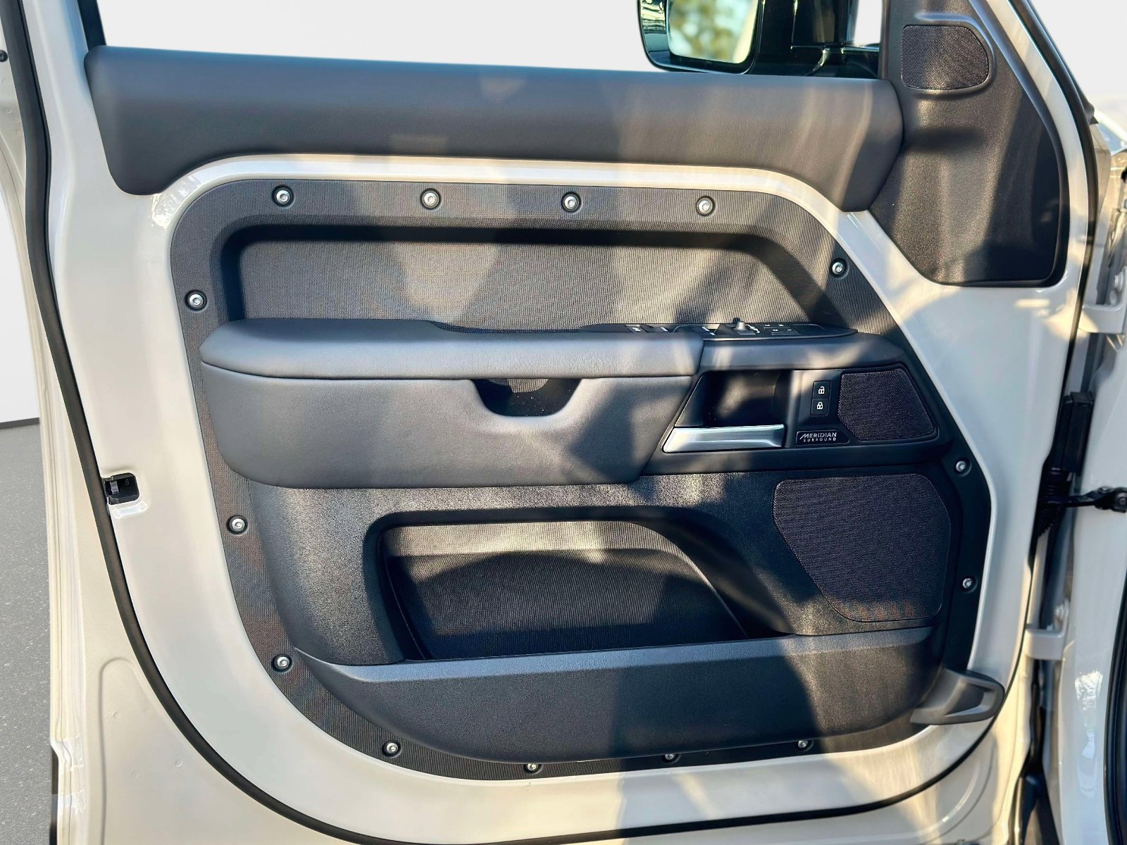 2026 Land Rover Defender X-Dynamic SE - Photo 12