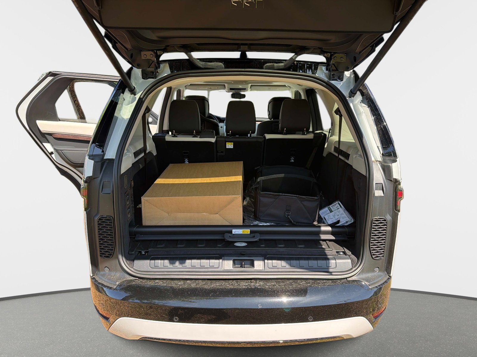 2026 Land Rover Discovery Dynamic SE - Photo 11