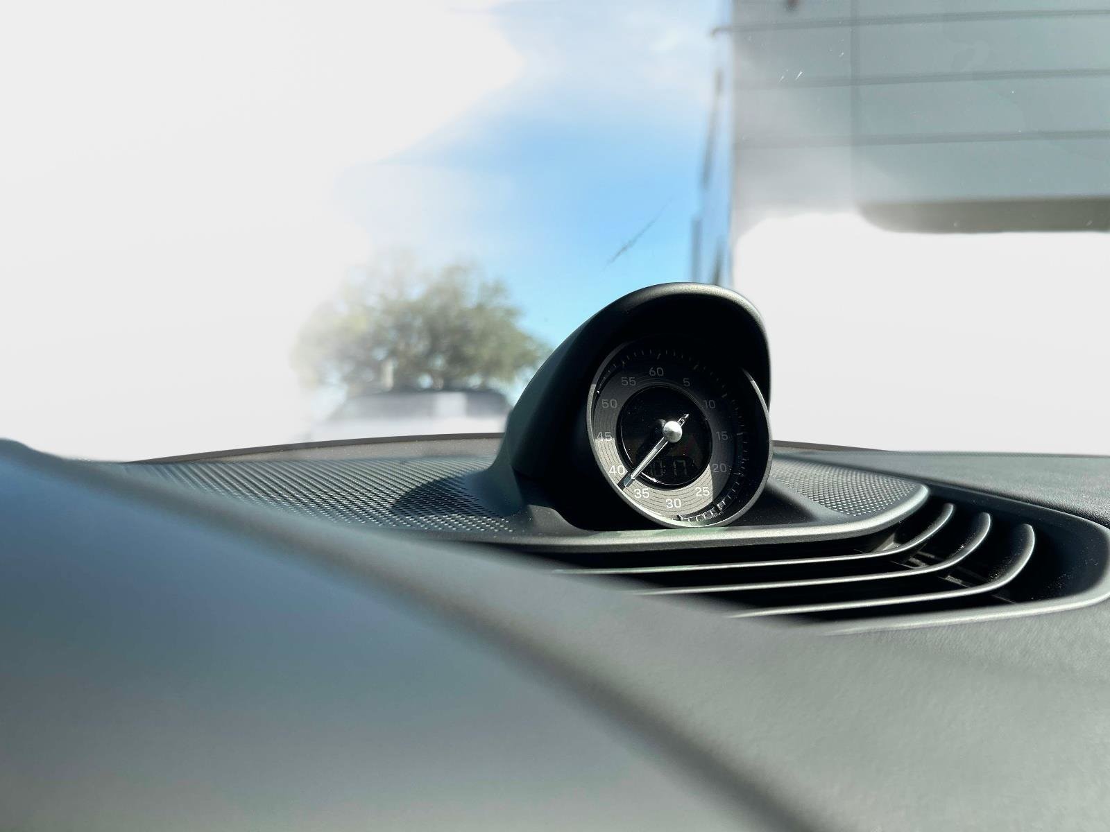 2025 Porsche Taycan Base - Photo 18