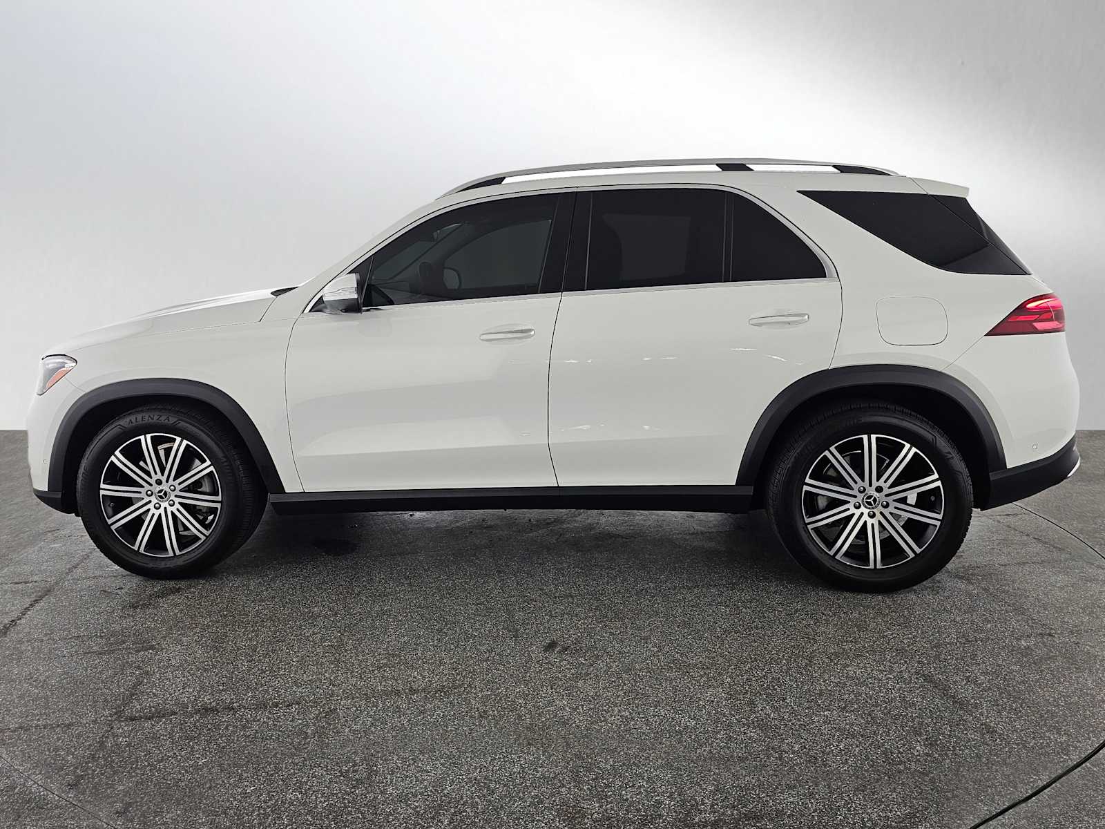 2025 Mercedes Benz GLE 450e 4MATIC photo 2