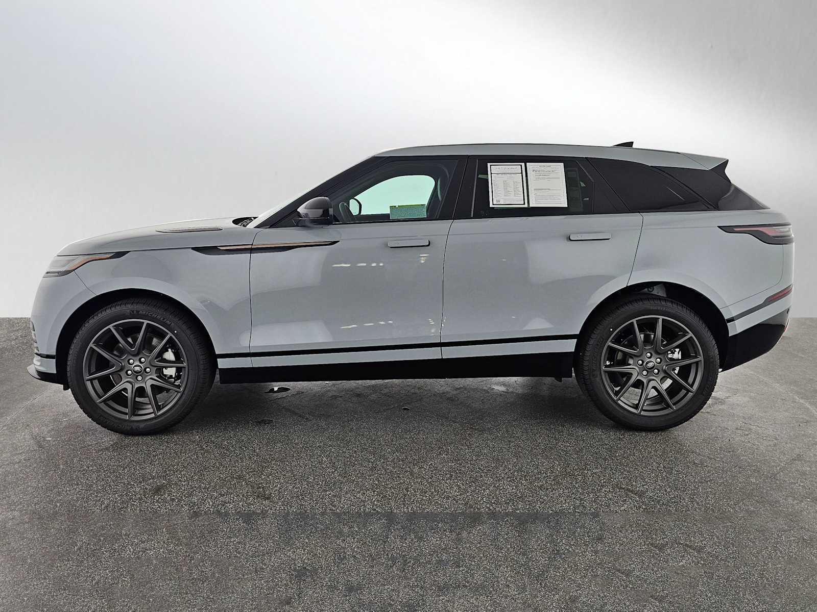 2025 Land Rover Range Rover Velar P400 Dynamic HSE photo 2
