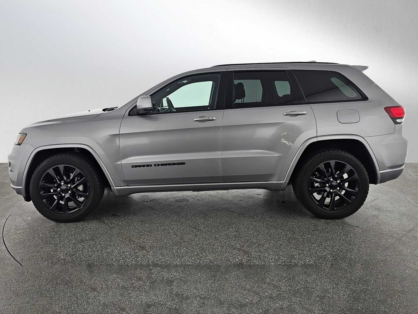 Used 2018 Jeep Grand Cherokee Altitude with VIN 1C4RJEAG7JC344535 for sale in Thousand Oaks, CA