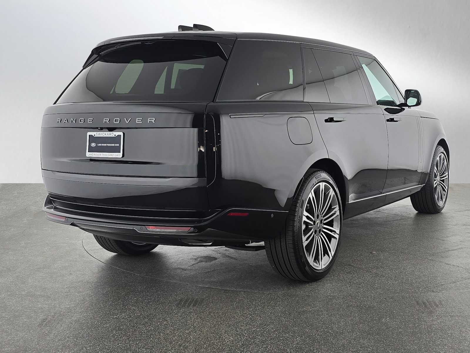 2025 Land Rover Range Rover SE photo 3