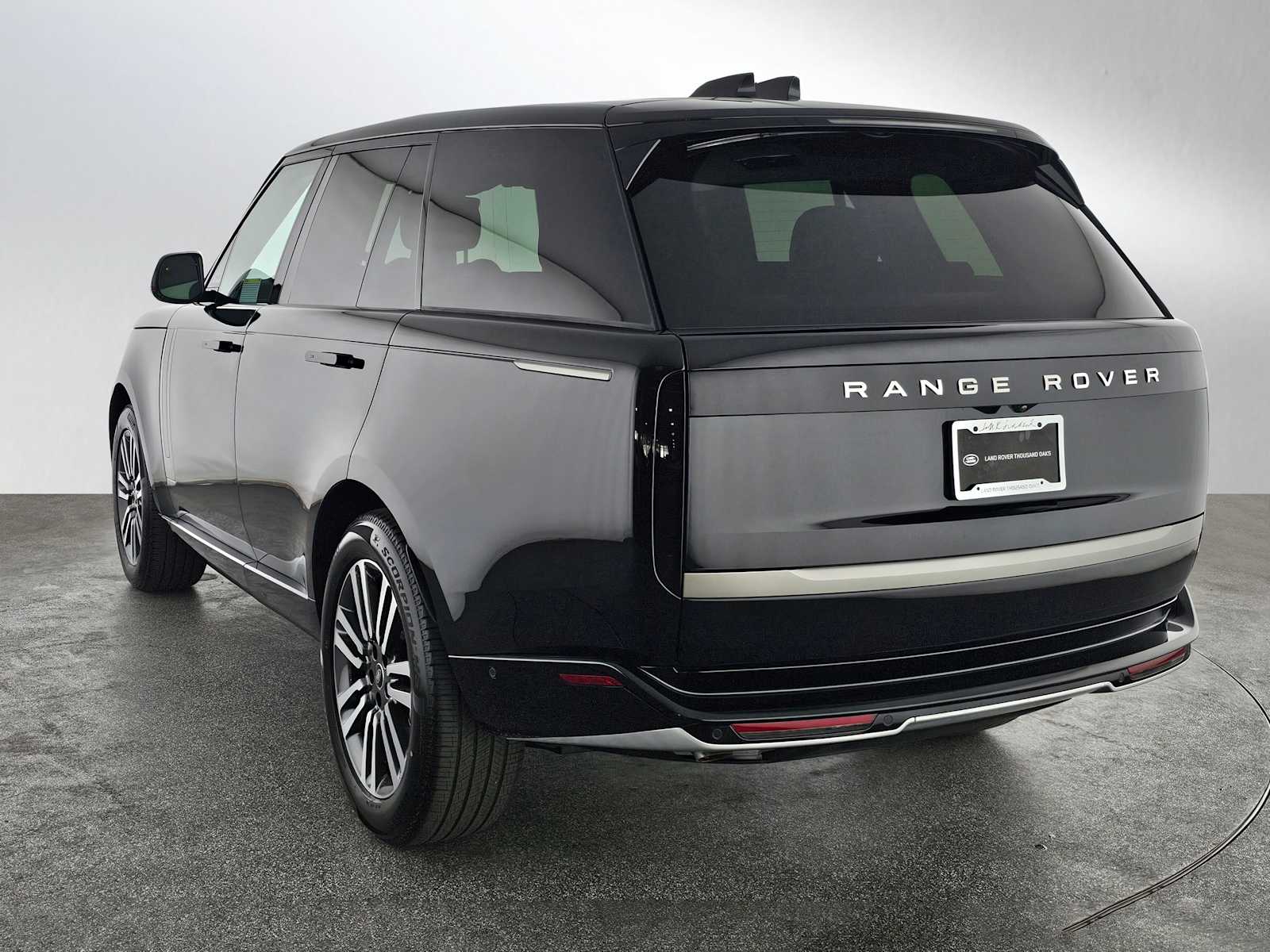 2025 Land Rover Range Rover SE photo 3
