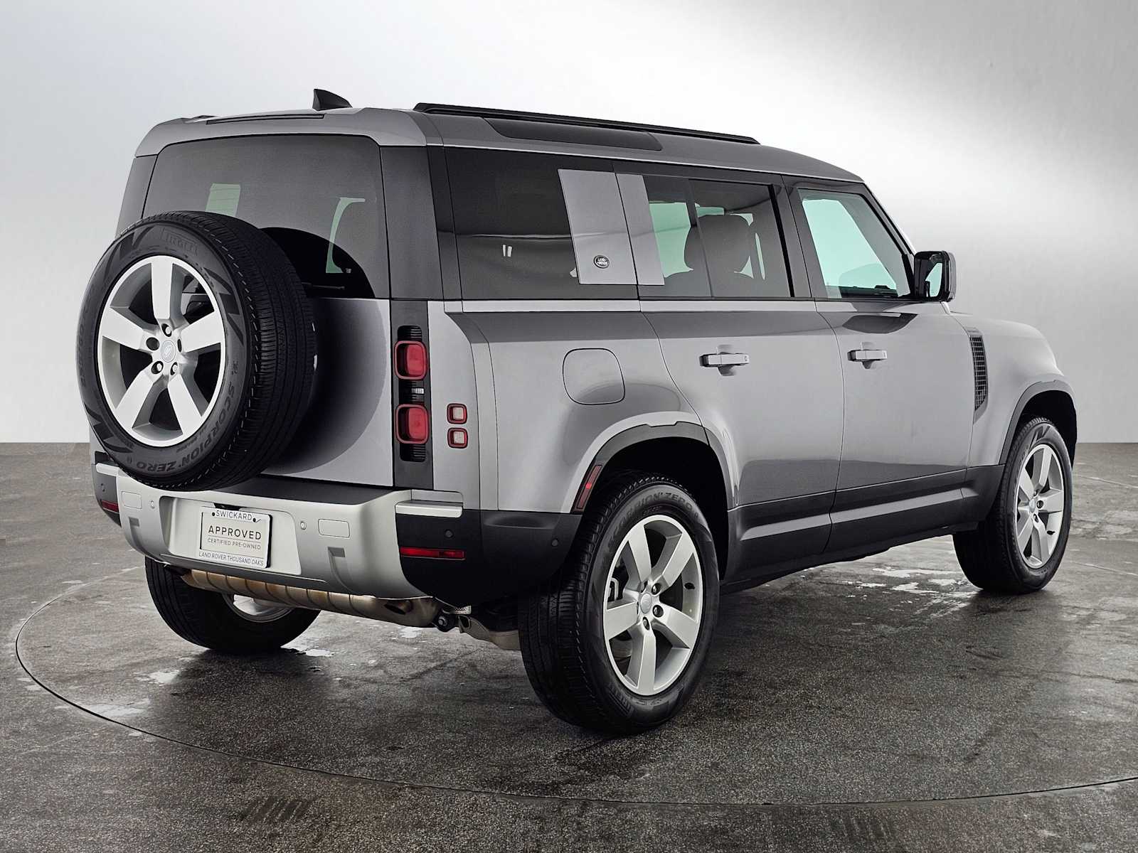 2024 Land Rover Defender S photo 3