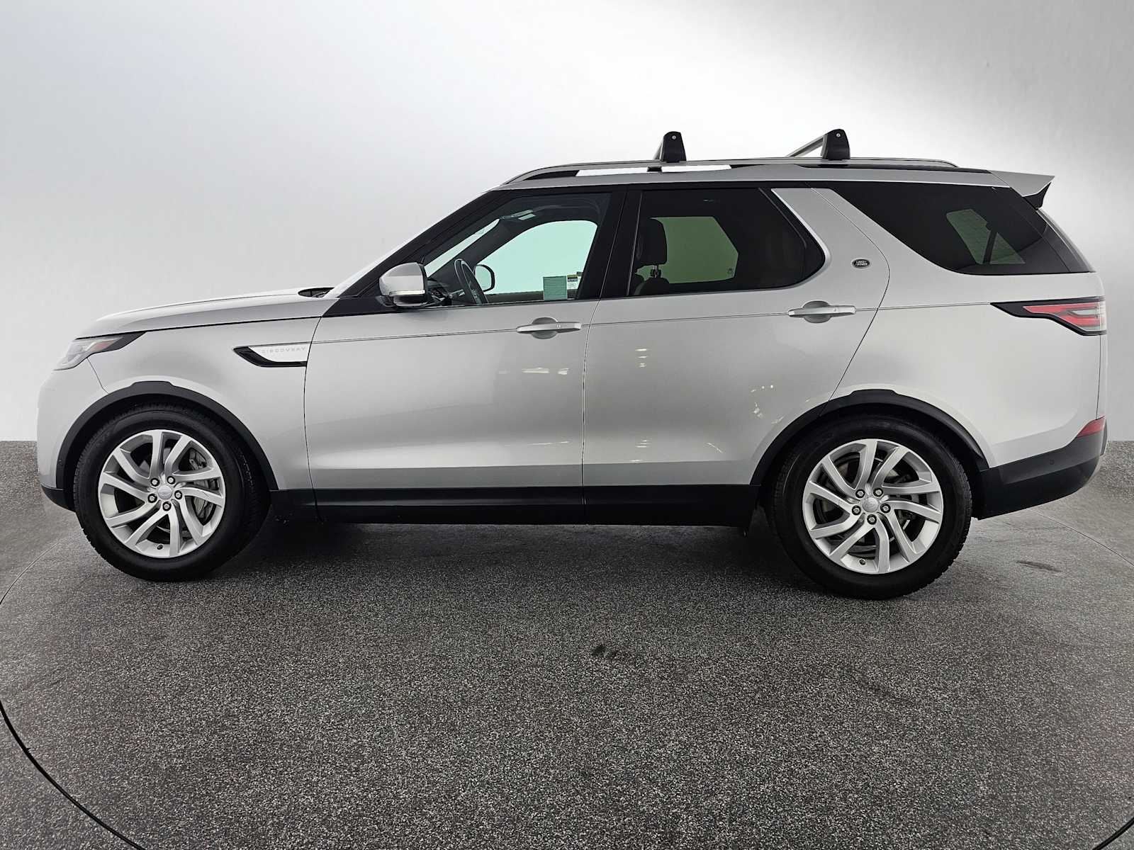 Used 2018 Land Rover Discovery HSE with VIN SALRR2RV2JA072717 for sale in Thousand Oaks, CA