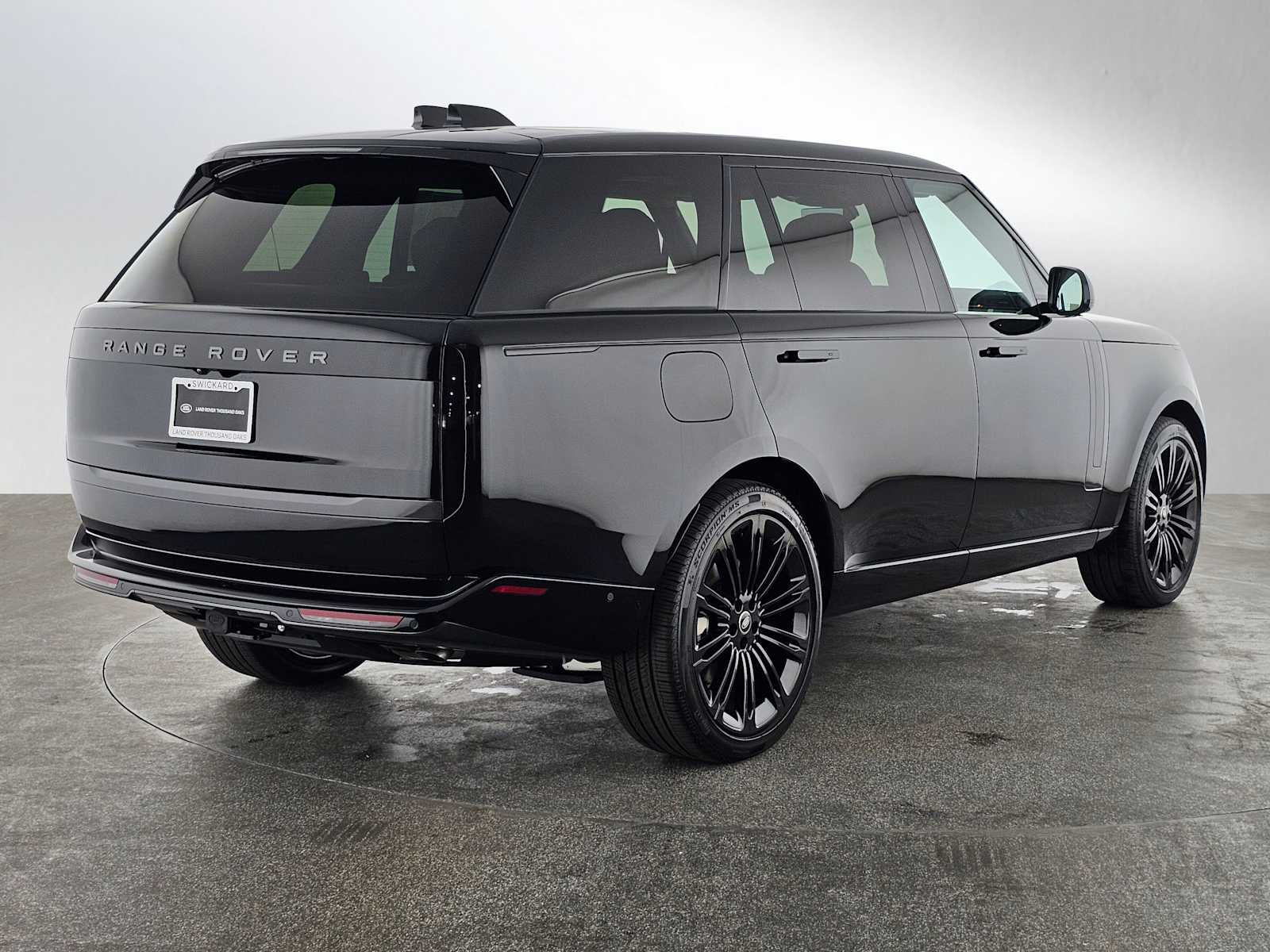 2025 Land Rover Range Rover SE photo 3
