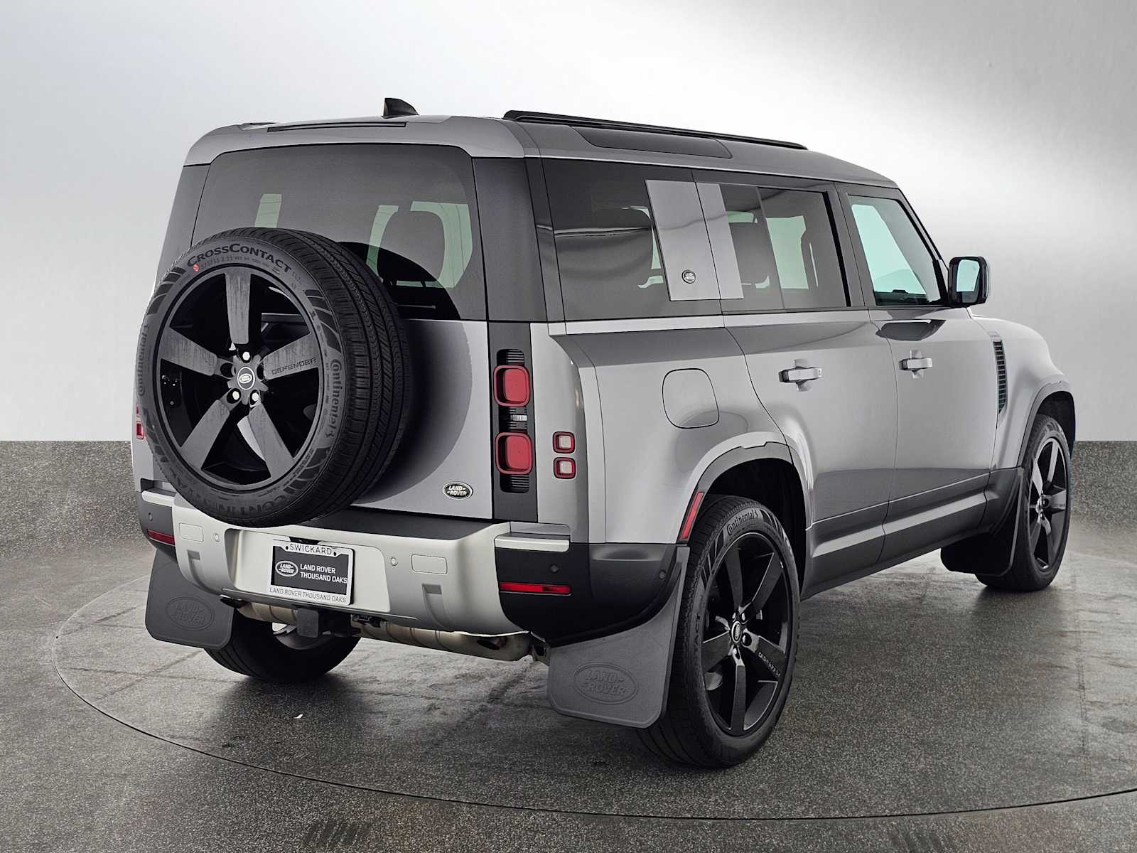 2023 Land Rover Defender SE photo 4