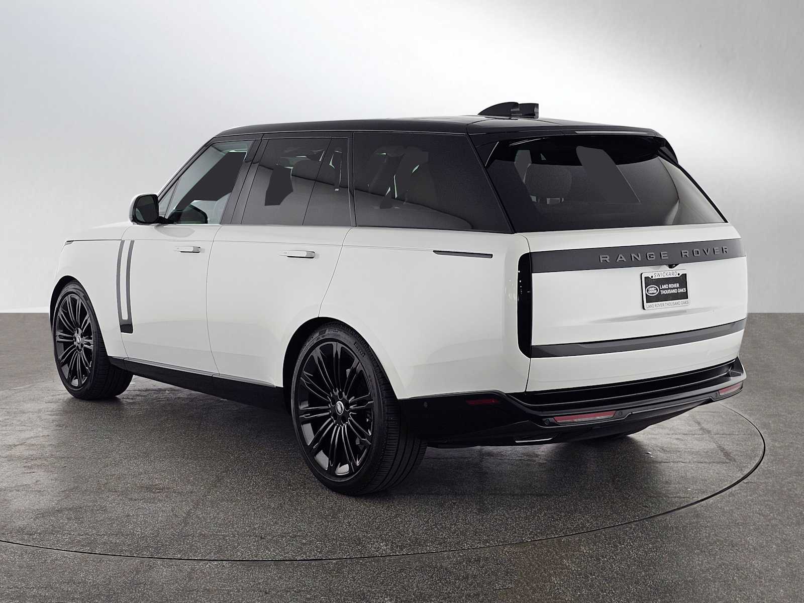 2025 Land Rover Range Rover SE photo 2