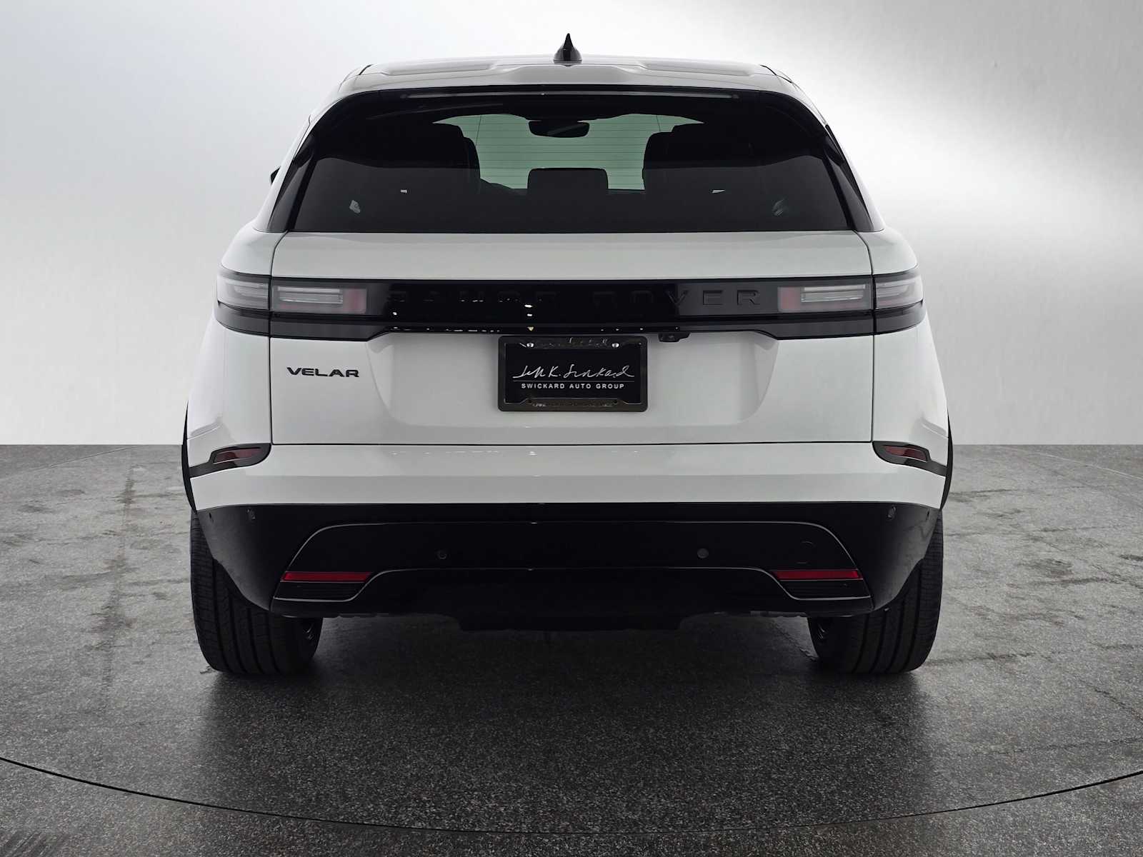 2026 Land Rover Range Rover Velar P400 Dynamic SE photo 4