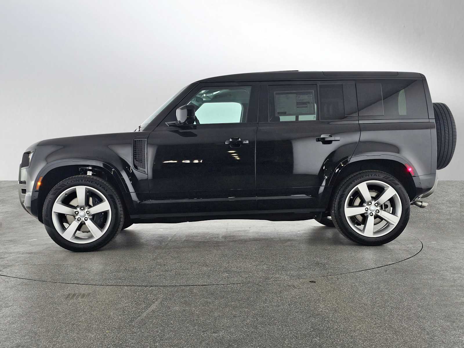 2025 Land Rover Defender 110 X-Dynamic SE photo 2