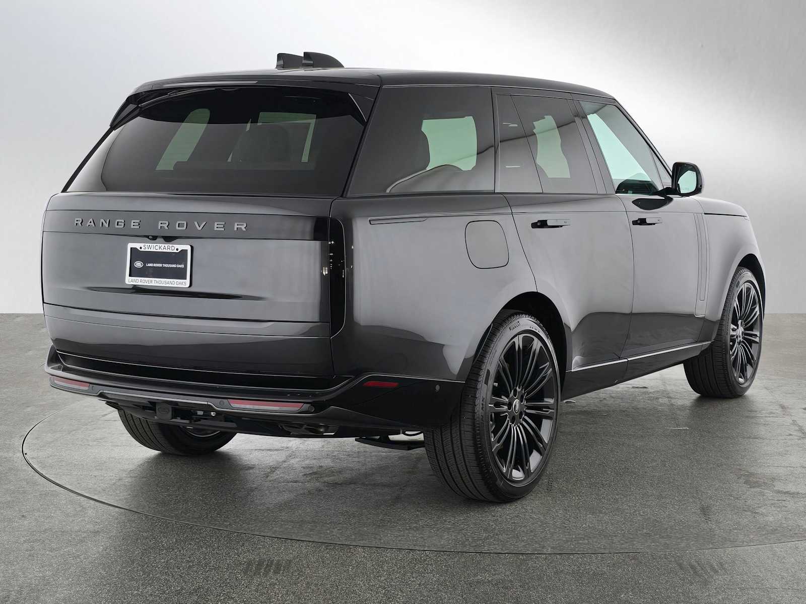 2025 Land Rover Range Rover SE photo 3