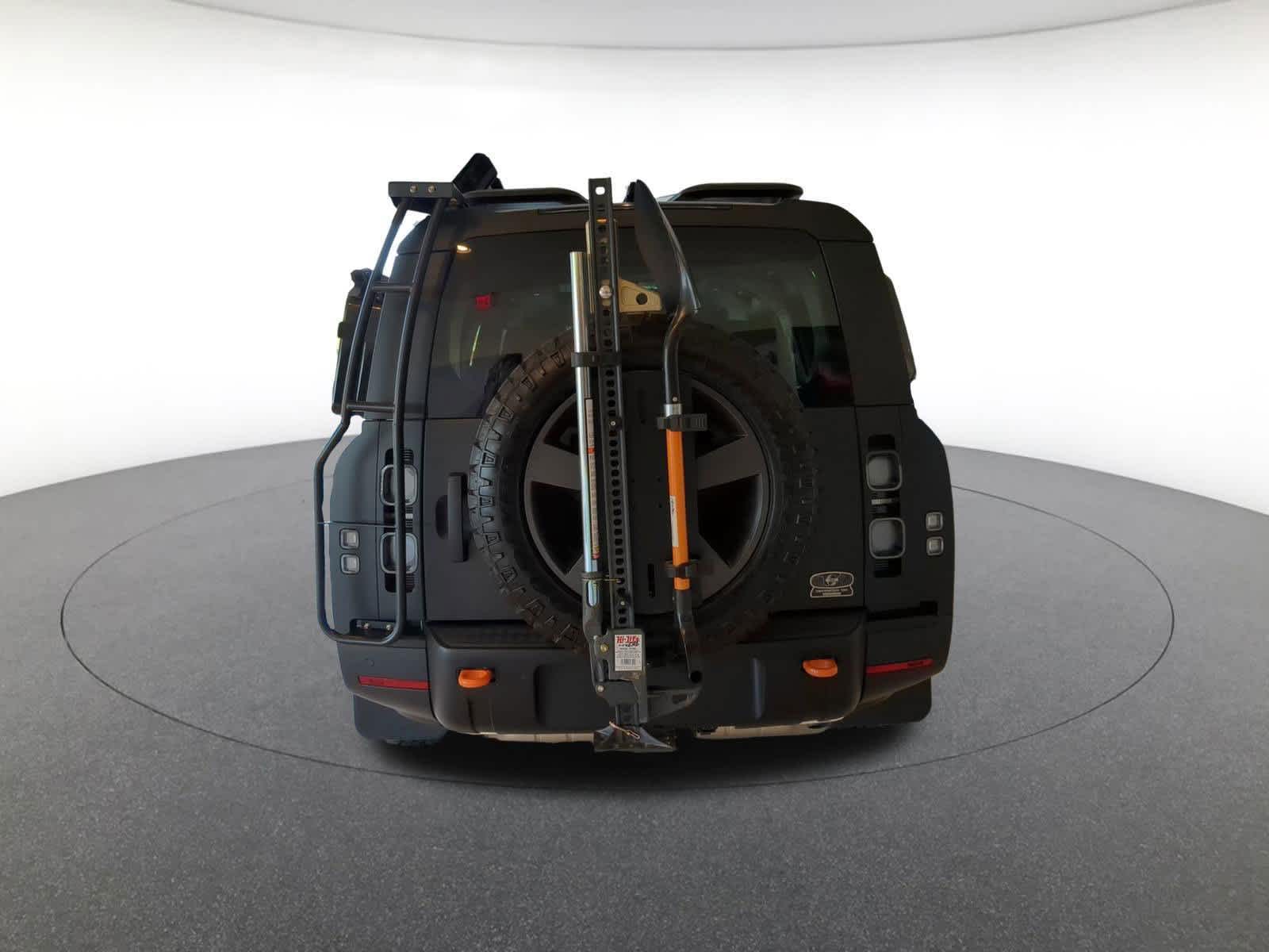 2023 Land Rover Defender 130 SE photo 4