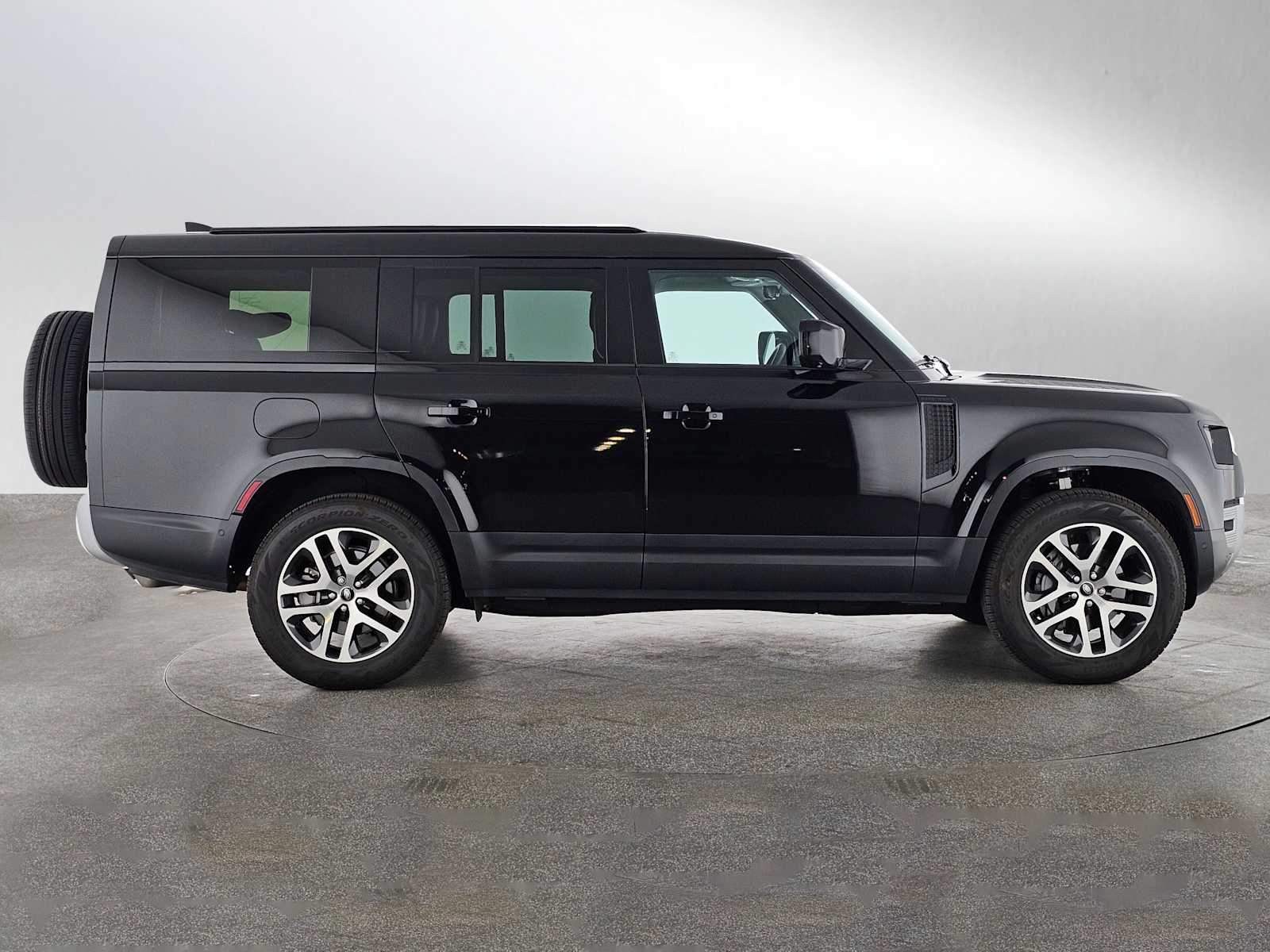 2025 Land Rover Defender S photo 5