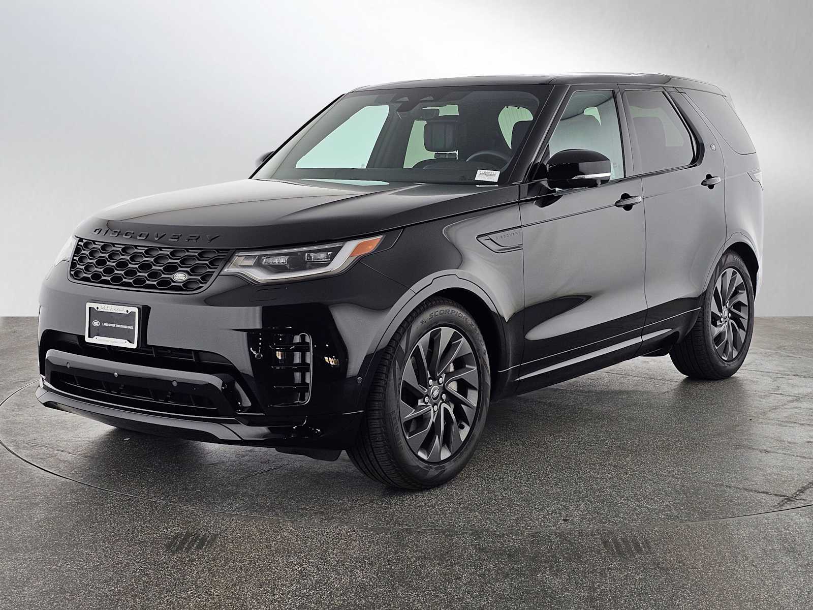 2024 Land Rover Discovery Dynamic SE's photo