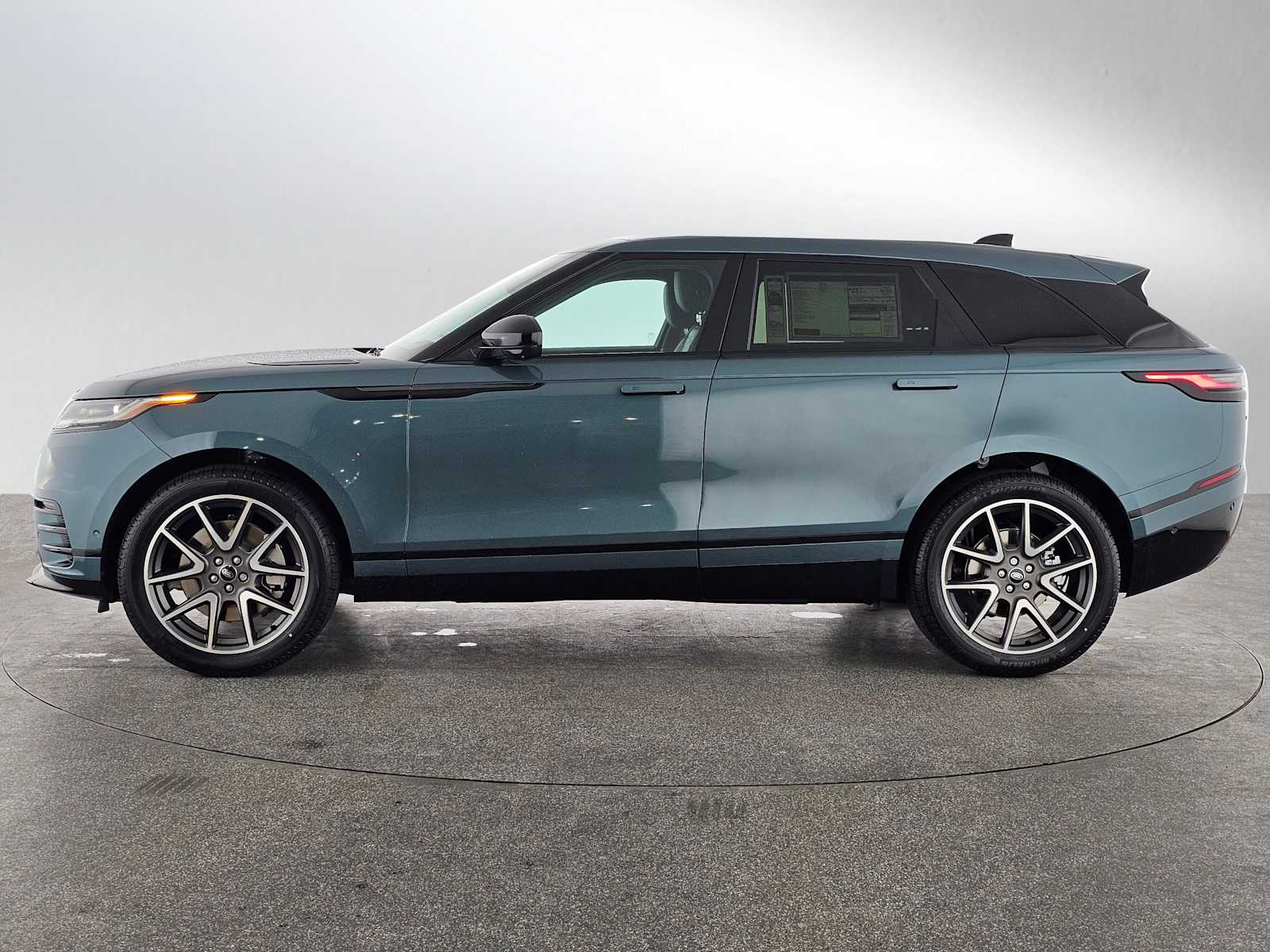 2026 Land Rover Range Rover Velar SE photo 2