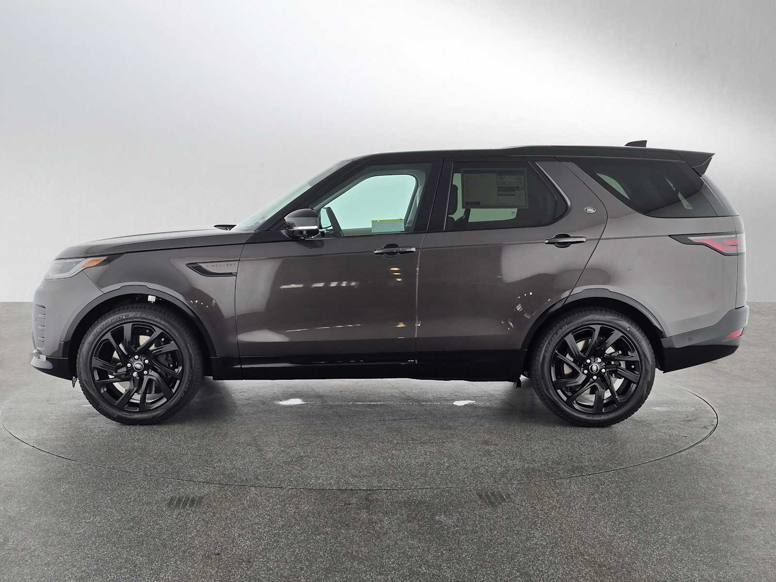 2025 Land Rover Discovery SE photo 2