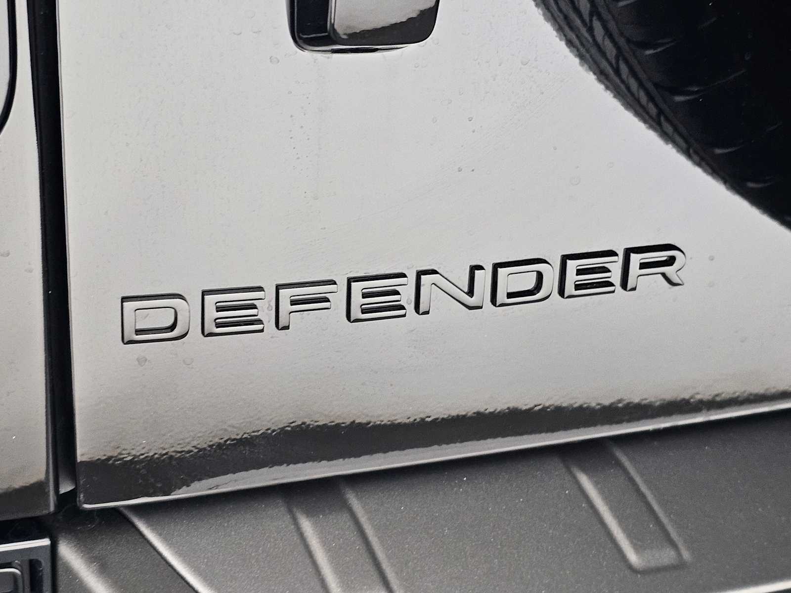 2026 Land Rover Defender OCTA - Photo 13