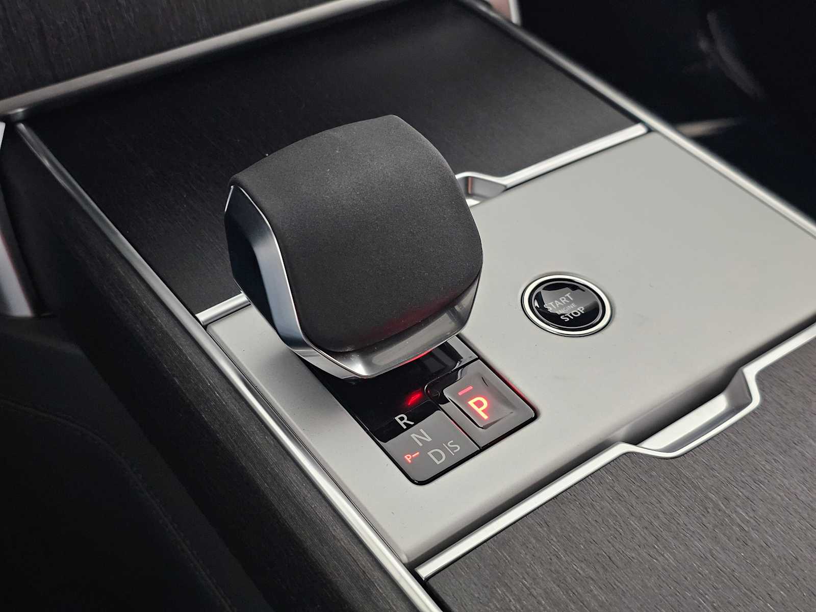 2025 Land Rover Range Rover SE - Photo 29