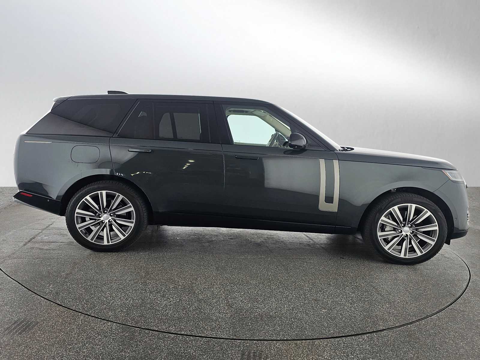 2023 Land Rover Range Rover SE photo 5