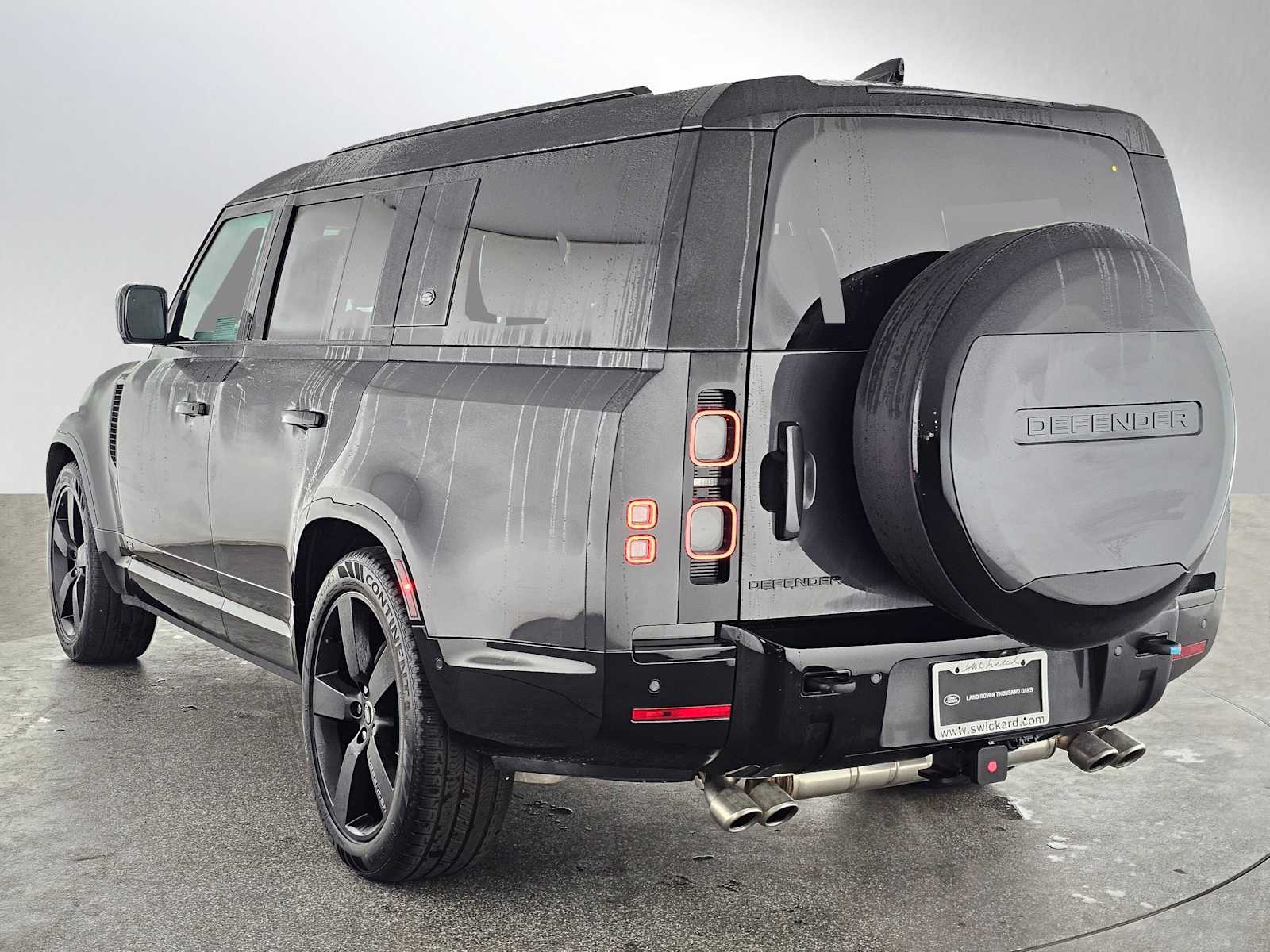 2024 Land Rover Defender 130 V8 photo 3