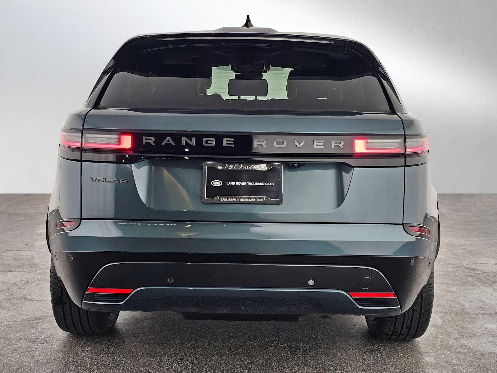 2026 Land Rover Range Rover Velar SE photo 4