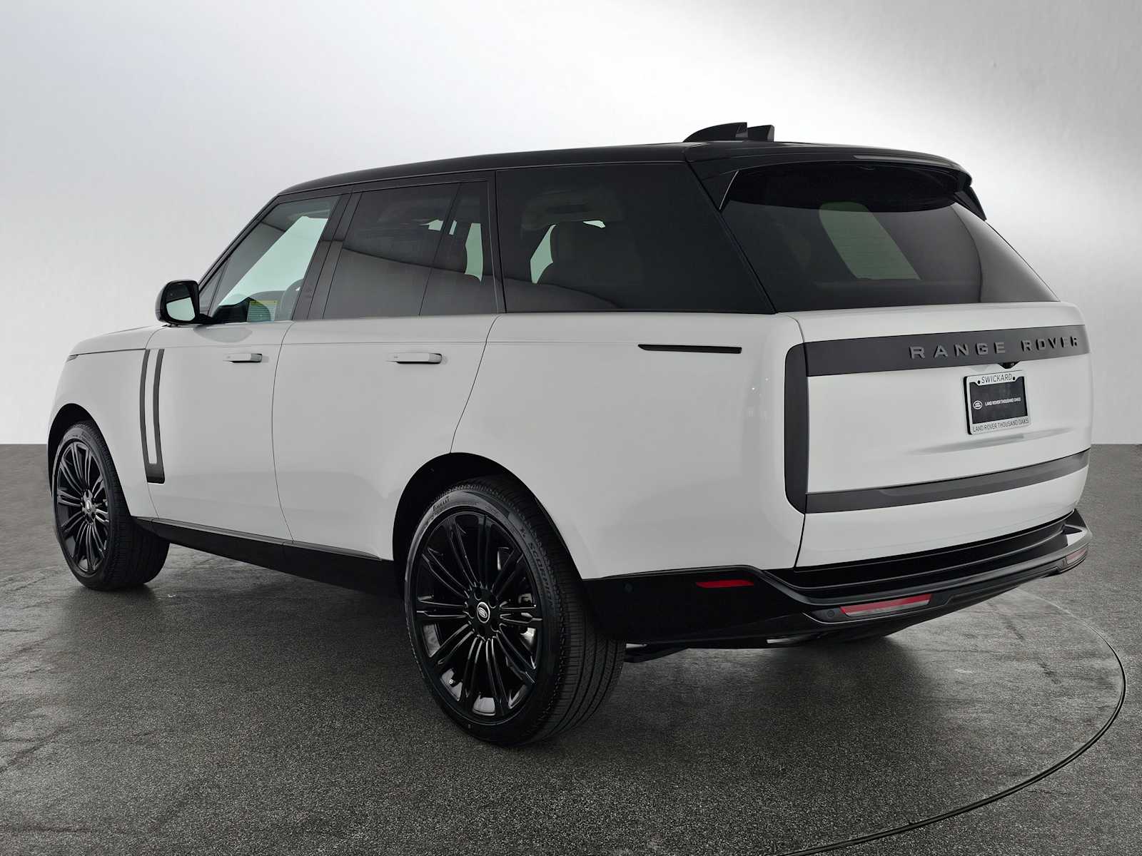 2025 Land Rover Range Rover SE photo 3